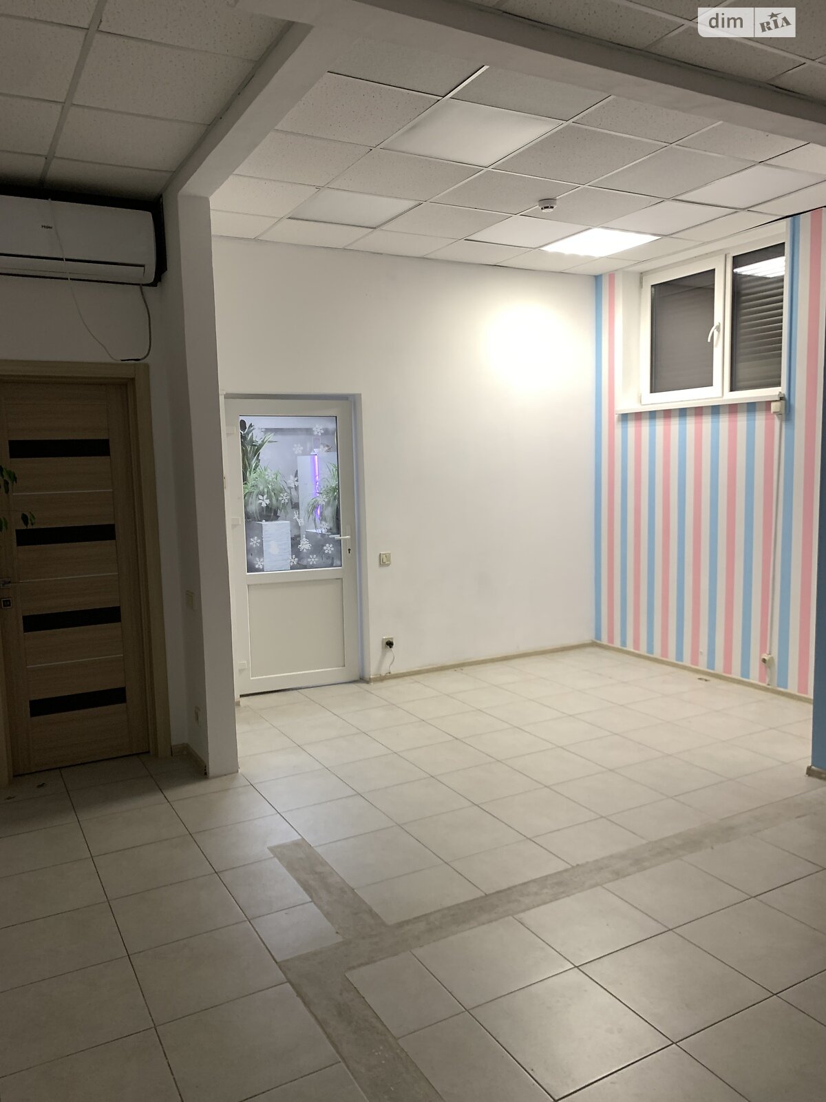 Коммерческое помещение в Киеве, сдам в аренду по Метрологическая улица 13, район Феофания, цена: 30 000 грн за объект фото 1 Коммерческое помещение в Киеве, сдам в аренду по Метрологическая улица 13, район Феофания, цена: 30 000 грн за объект фото 1