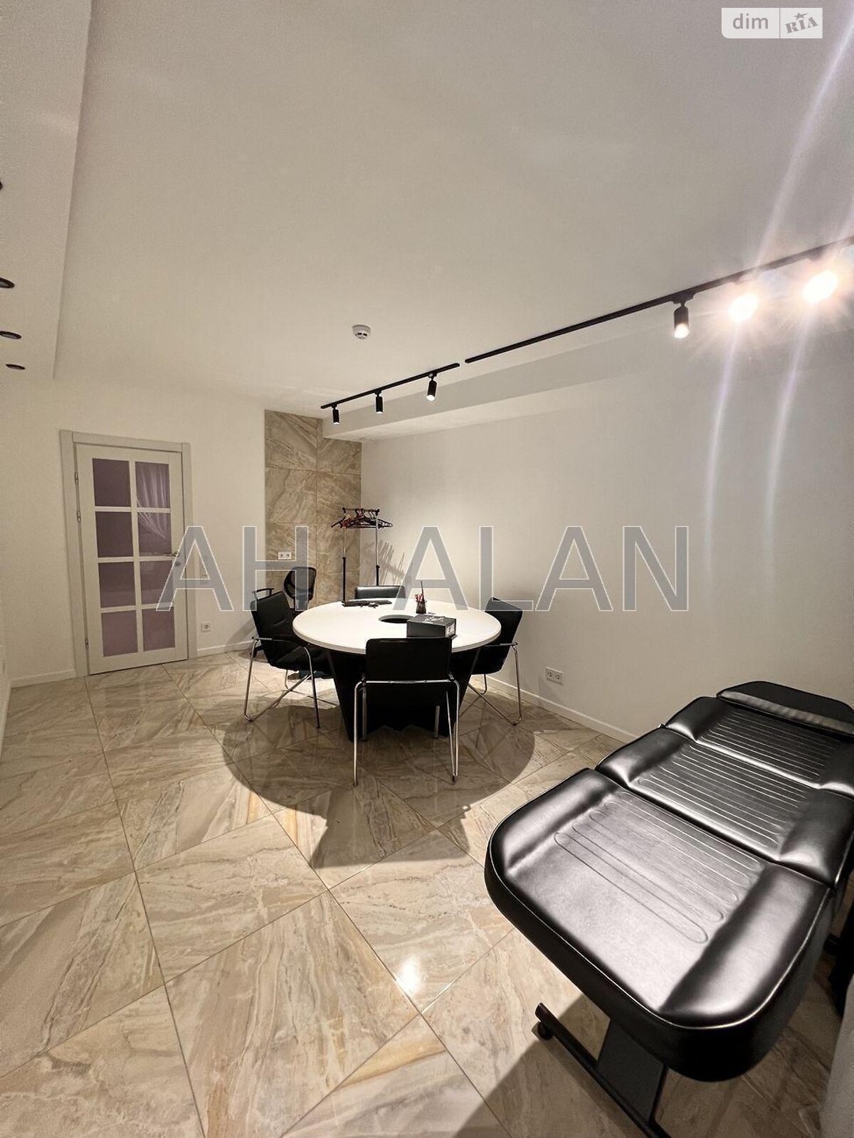 Коммерческое помещение в Киеве, сдам в аренду по Юлии Здановской (Ломоносова) улица 36В, район Голосеев, цена: 76 014 грн за объект фото 1