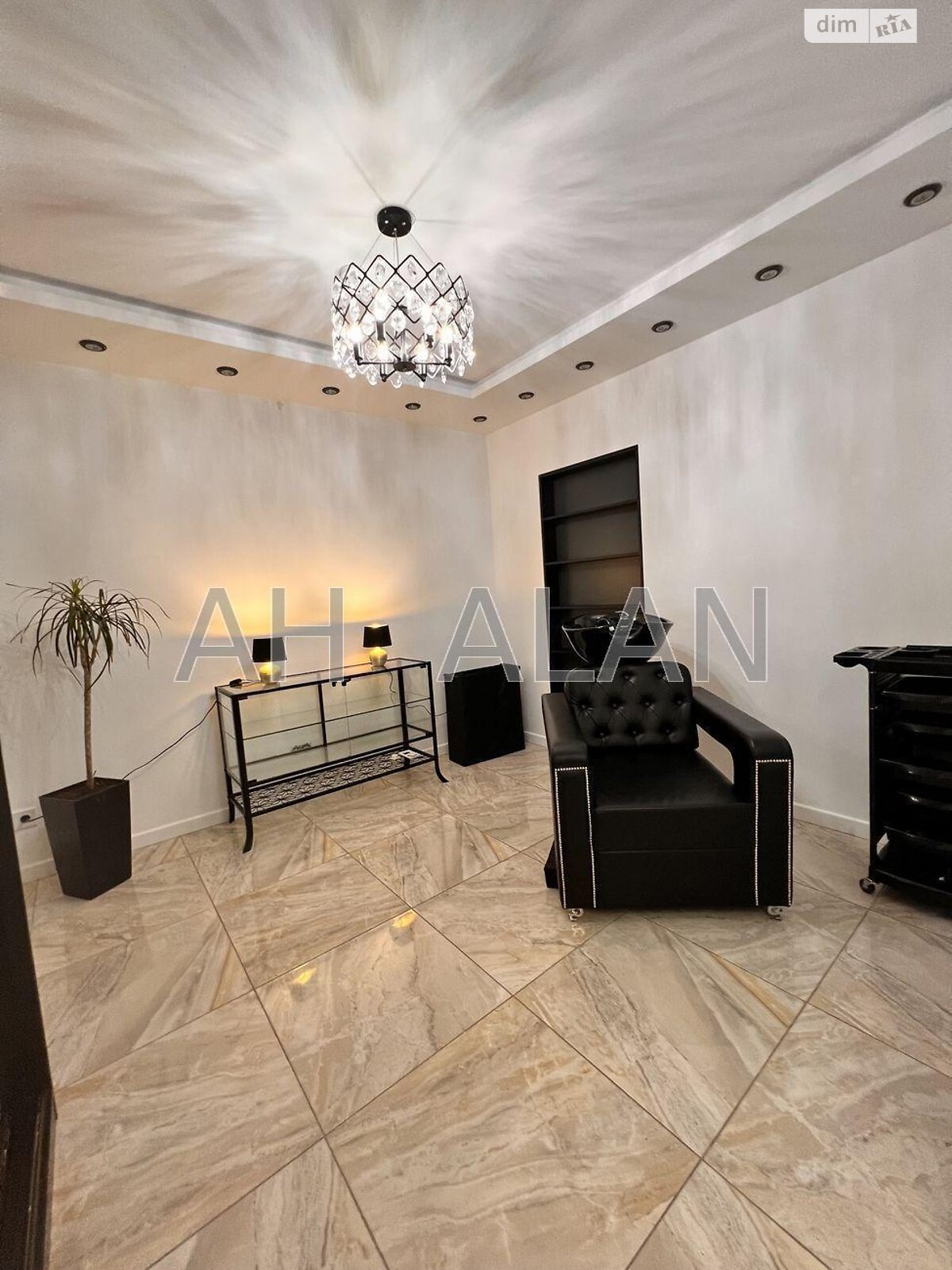 Коммерческое помещение в Киеве, сдам в аренду по Юлии Здановской (Ломоносова) улица 36В, район Голосеев, цена: 76 014 грн за объект фото 1