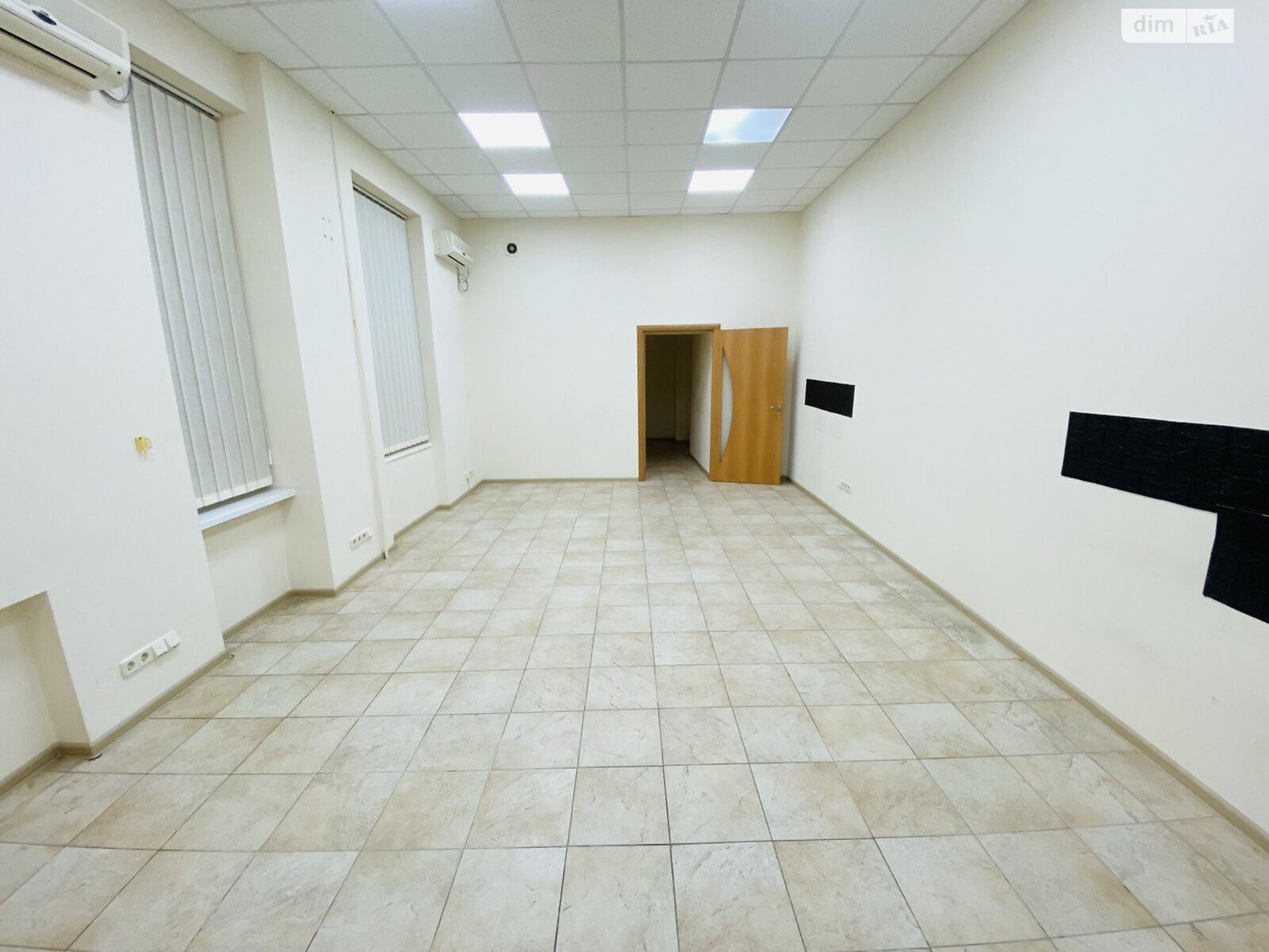 Коммерческое помещение в Киеве, сдам в аренду по Круглоуниверситетская улица 14, район Липки, цена: 20 000 грн за объект фото 1