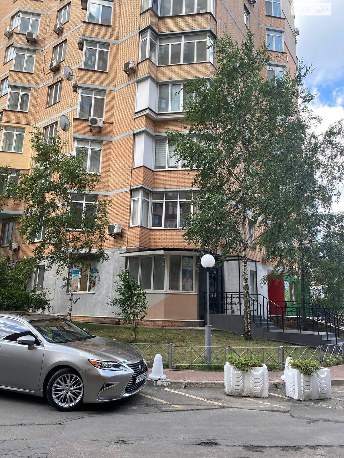Комерційне приміщення в Києві, здам в оренду по Коновальця Євгена вулиця 32Г, район Печерськ, ціна: 40 000 грн за об’єкт фото 1 Комерційне приміщення в Києві, здам в оренду по Коновальця Євгена вулиця 32Г, район Печерськ, ціна: 40 000 грн за об’єкт фото 1