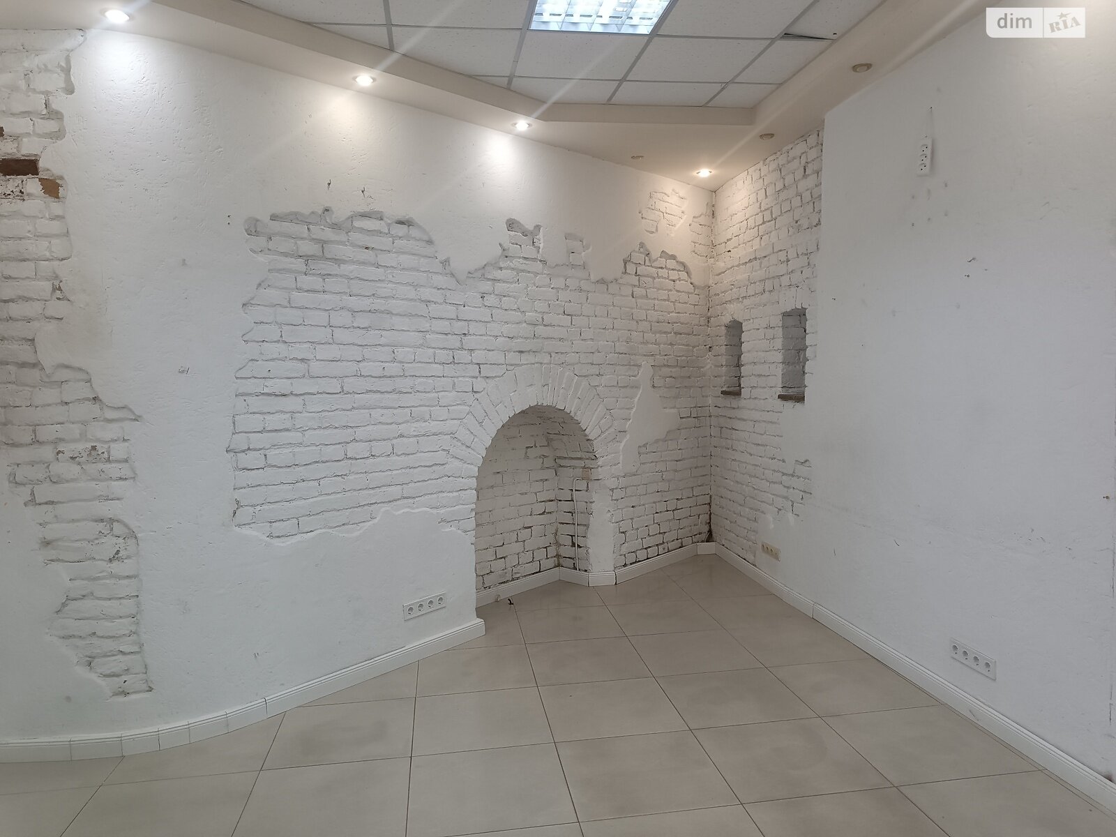 Коммерческое помещение в Киеве, сдам в аренду по Межигорская улица 32Б, район Подол, цена: 18 000 грн за объект фото 1 Коммерческое помещение в Киеве, сдам в аренду по Межигорская улица 32Б, район Подол, цена: 18 000 грн за объект фото 1