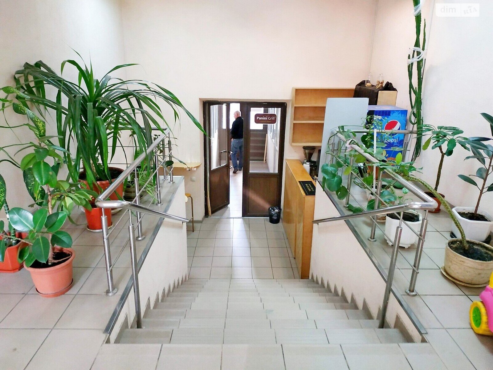 Коммерческое помещение в Киеве, сдам в аренду по Предславинская улица, район Саперное Поле, цена: 7 045 грн за объект фото 1