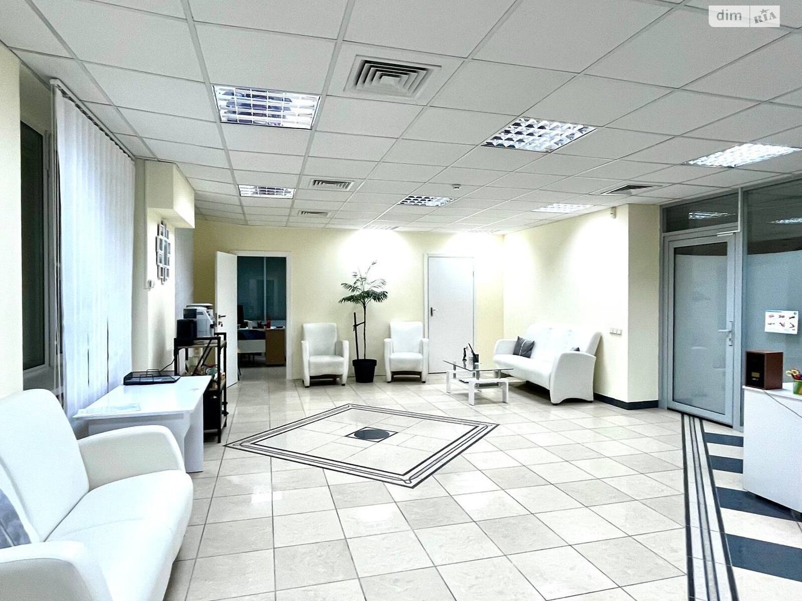 Коммерческое помещение в Киеве, сдам в аренду по Николая Михновского (Дружбы Народов) бульвар, район Зверинец, цена: 32 640 грн за объект фото 1 Коммерческое помещение в Киеве, сдам в аренду по Николая Михновского (Дружбы Народов) бульвар, район Зверинец, цена: 32 640 грн за объект фото 1