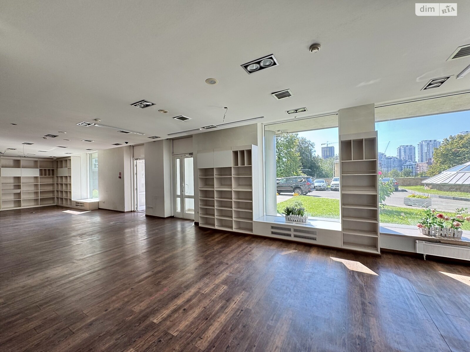 Коммерческое помещение в Киеве, сдам в аренду по Зверинецкая улица 59, район Зверинец, цена: 105 550 грн за объект фото 1 Коммерческое помещение в Киеве, сдам в аренду по Зверинецкая улица 59, район Зверинец, цена: 105 550 грн за объект фото 1