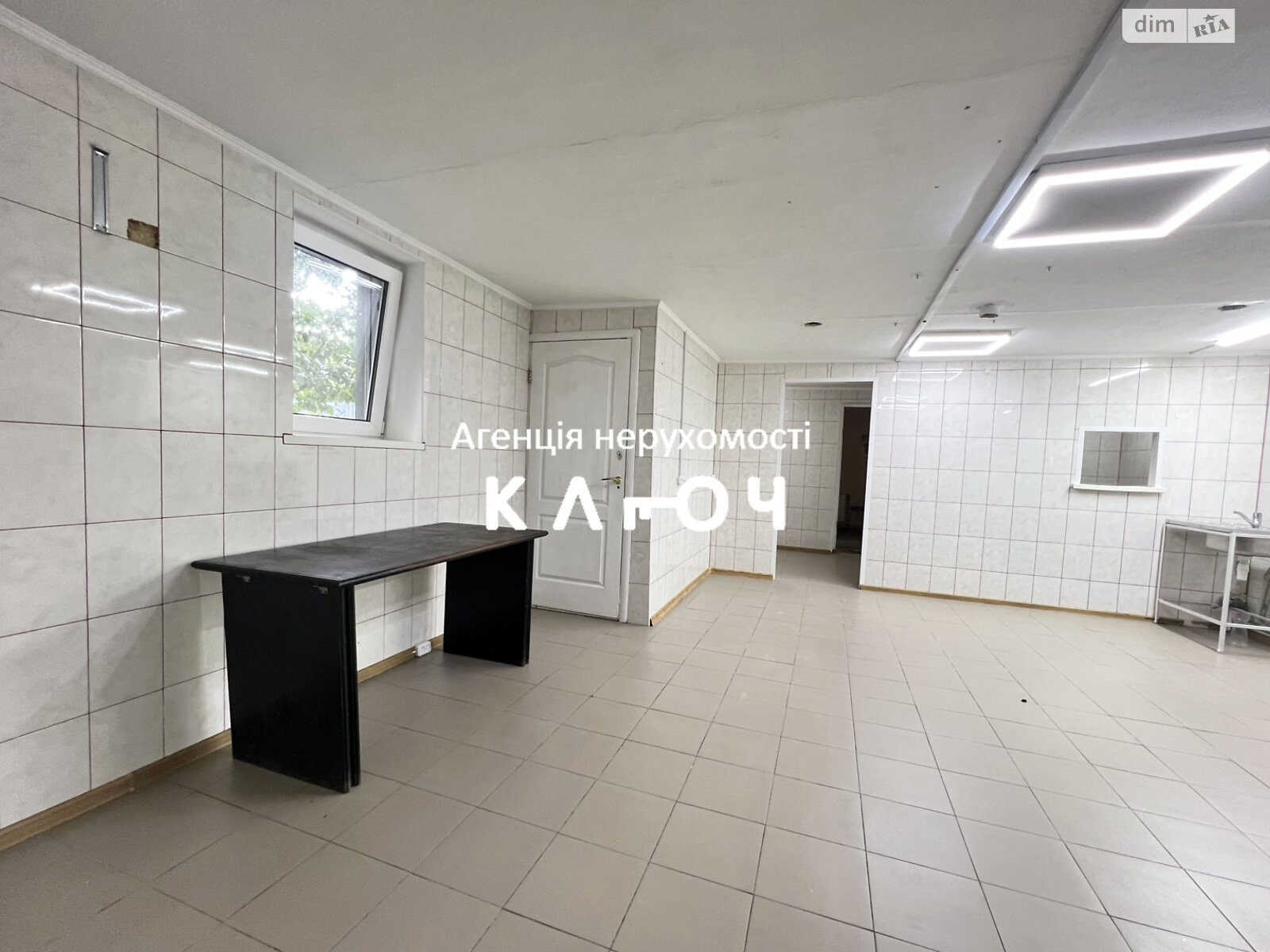 Комерційне приміщення в Кропивницькому, здам в оренду по Чміленка Віктора вулиця 24Е, район Фортечний, ціна: 11 000 грн за об’єкт фото 1 Комерційне приміщення в Кропивницькому, здам в оренду по Чміленка Віктора вулиця 24Е, район Фортечний, ціна: 11 000 грн за об’єкт фото 1