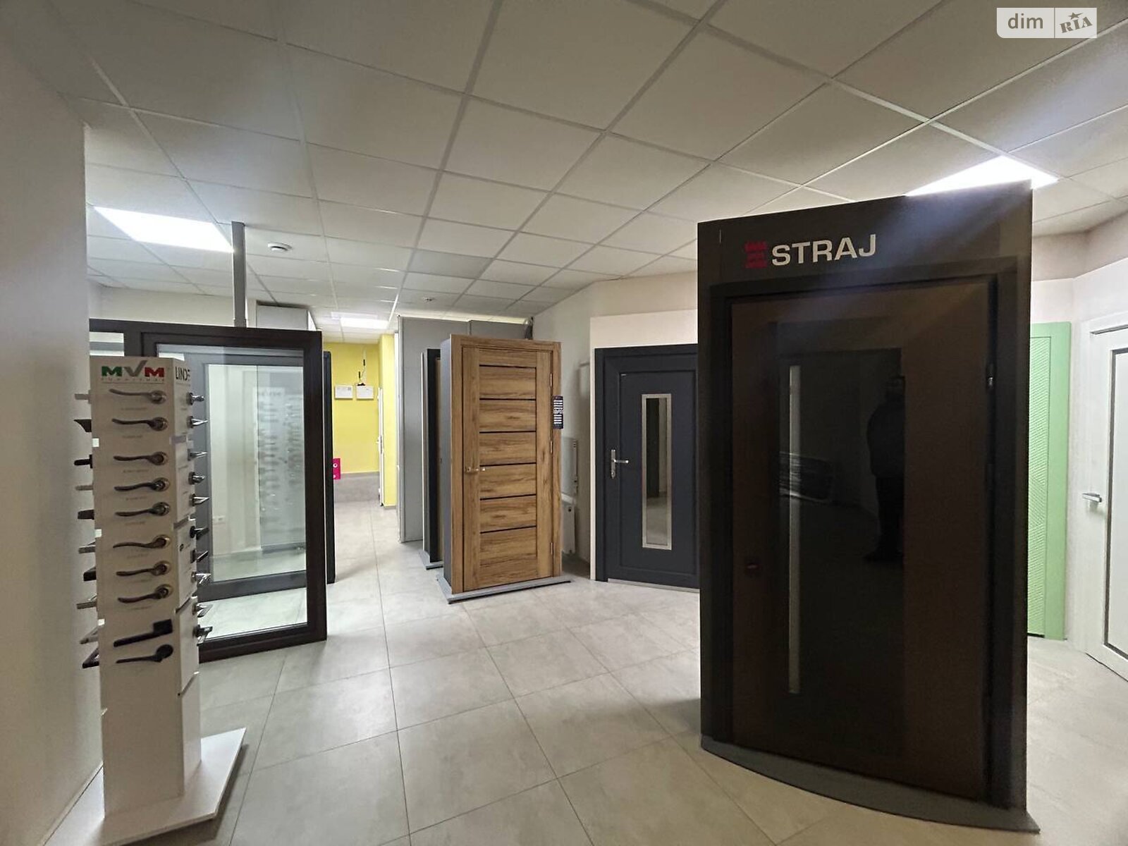 Комерційне приміщення в Луцьку, здам в оренду по Зацепи вулиця 16, район 40 мікрорайон, ціна: 20 000 грн за об’єкт фото 1 Комерційне приміщення в Луцьку, здам в оренду по Зацепи вулиця 16, район 40 мікрорайон, ціна: 20 000 грн за об’єкт фото 1