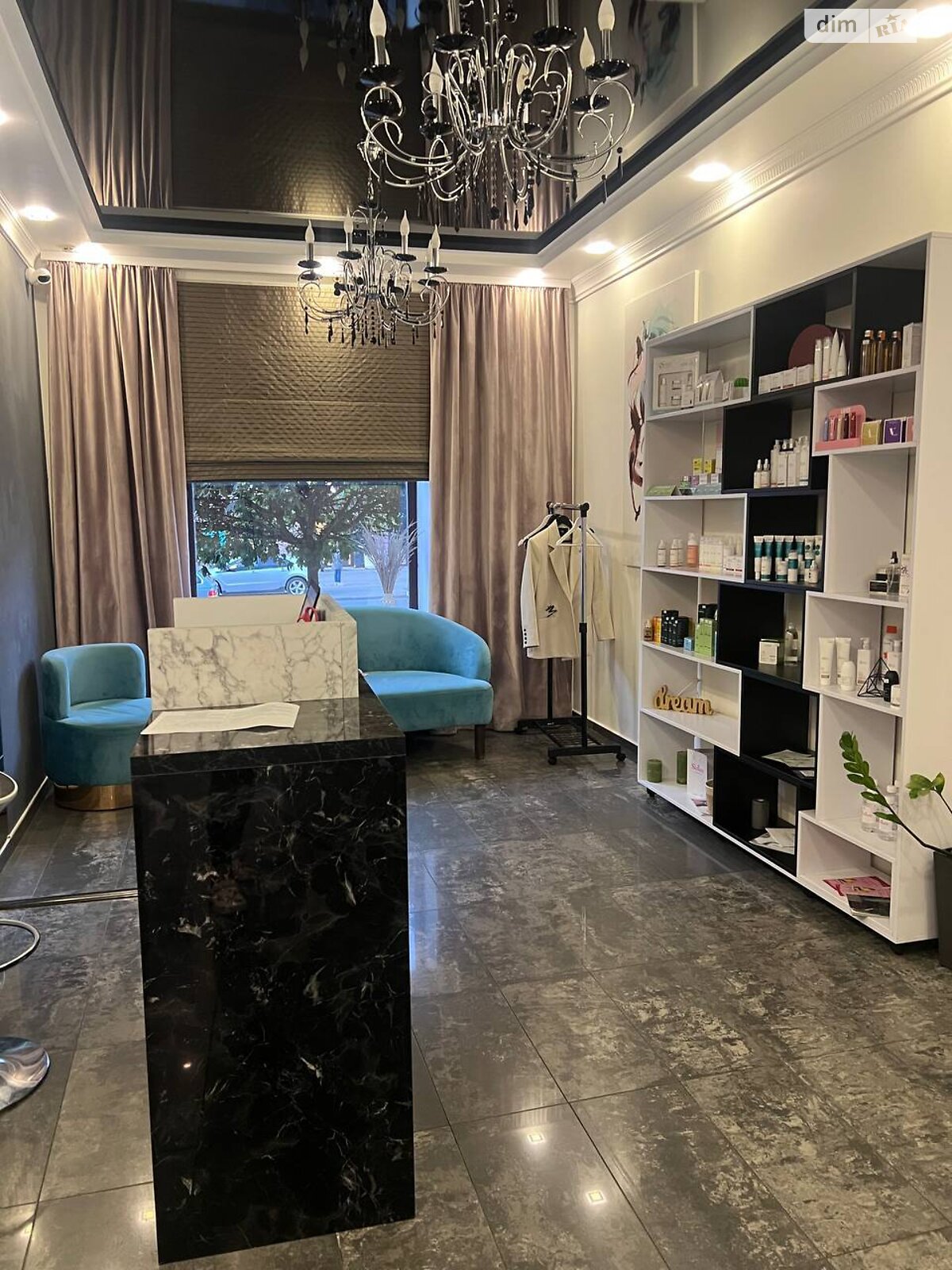 Комерційне приміщення в Луцьку, здам в оренду по Волі проспект 10, район Центр, ціна: 75 000 грн за об’єкт фото 1 Комерційне приміщення в Луцьку, здам в оренду по Волі проспект 10, район Центр, ціна: 75 000 грн за об’єкт фото 1