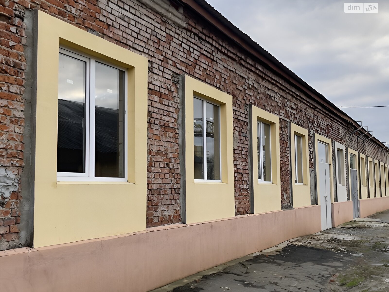 Комерційне приміщення в Луцьку, Львівська вулиця, ціна оренди: 3 496 грн за об’єкт фото 1 Комерційне приміщення в Луцьку, Львівська вулиця, ціна оренди: 3 496 грн за об’єкт фото 1