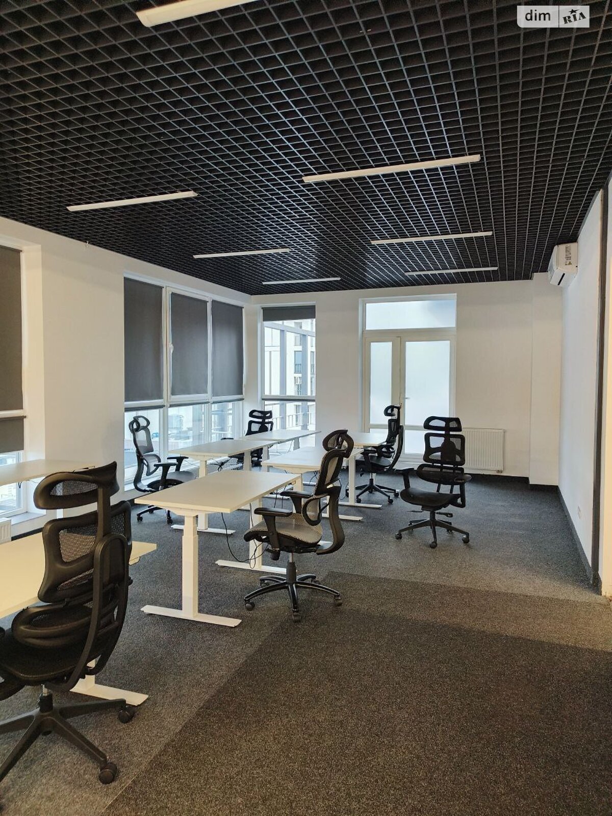 Коммерческое помещение в Львове, сдам в аренду по Героев УПА улица, район Франковский, цена: 224 400 грн за объект фото 1