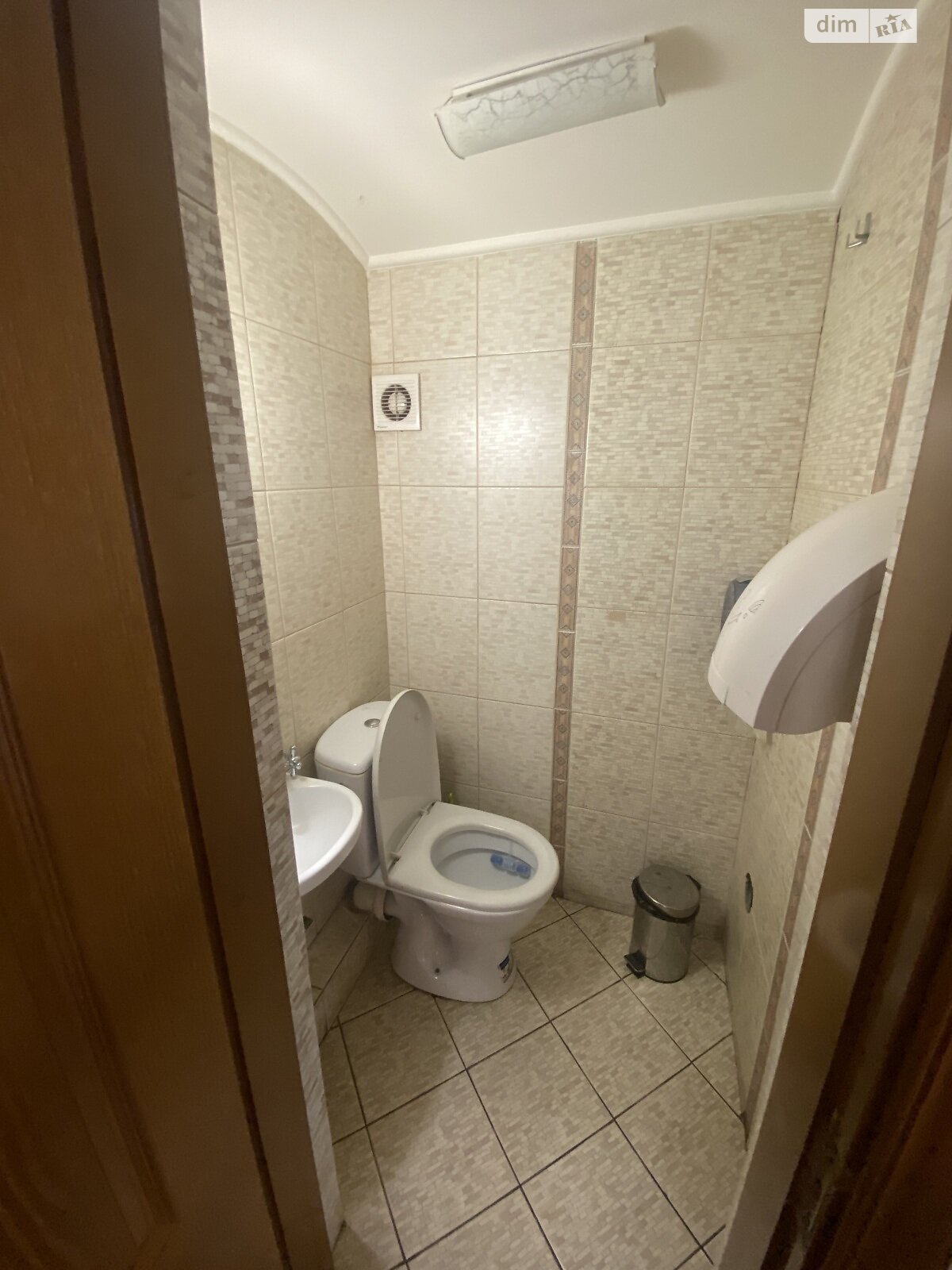 Коммерческое помещение в Львове, сдам в аренду по Князя Романа улица, район Галицкий, цена: 33 656 грн за объект фото 1 Коммерческое помещение в Львове, сдам в аренду по Князя Романа улица, район Галицкий, цена: 33 656 грн за объект фото 1