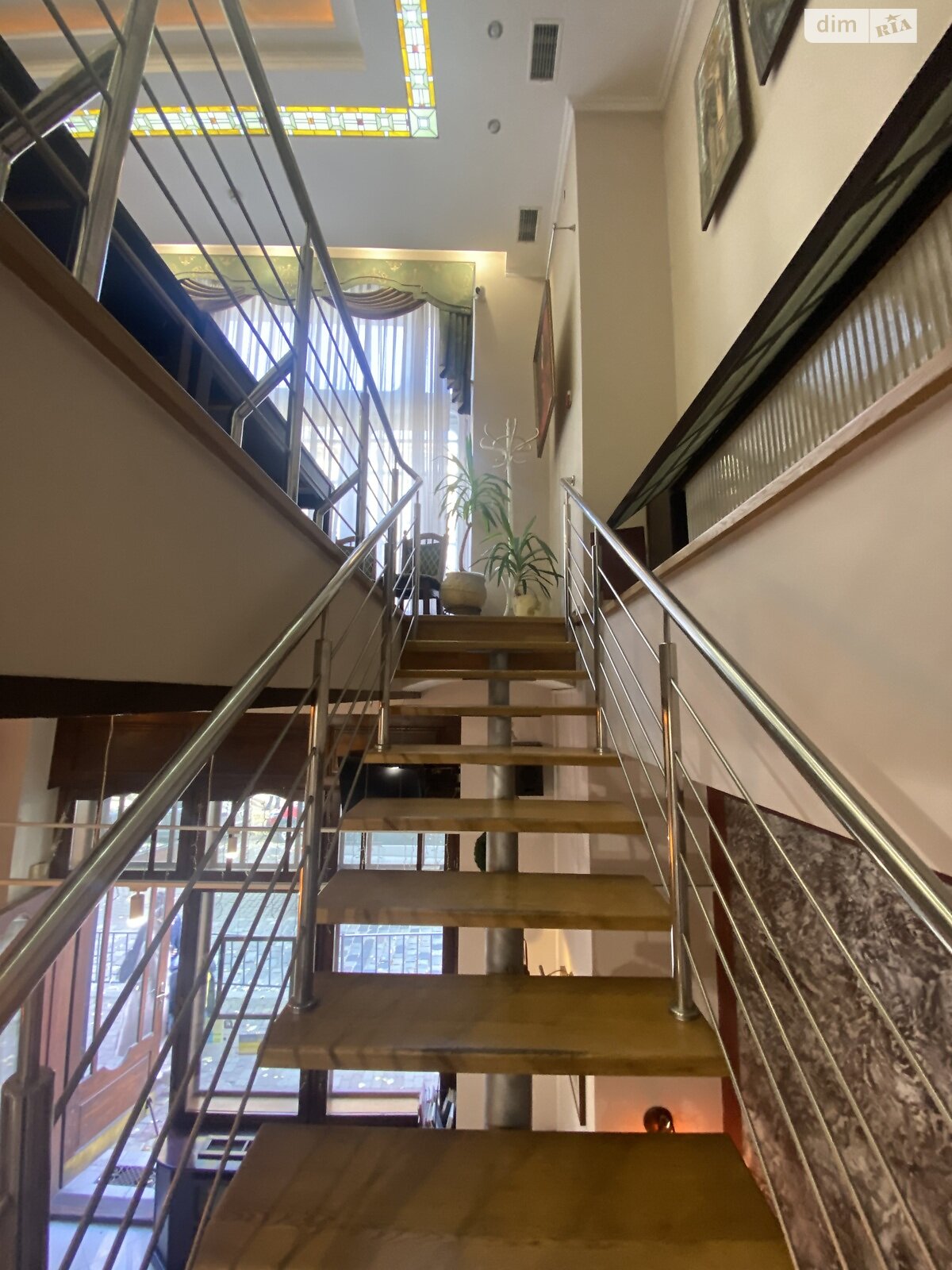 Коммерческое помещение в Львове, сдам в аренду по Князя Романа улица, район Галицкий, цена: 96 761 грн за объект фото 1 Коммерческое помещение в Львове, сдам в аренду по Князя Романа улица, район Галицкий, цена: 96 761 грн за объект фото 1