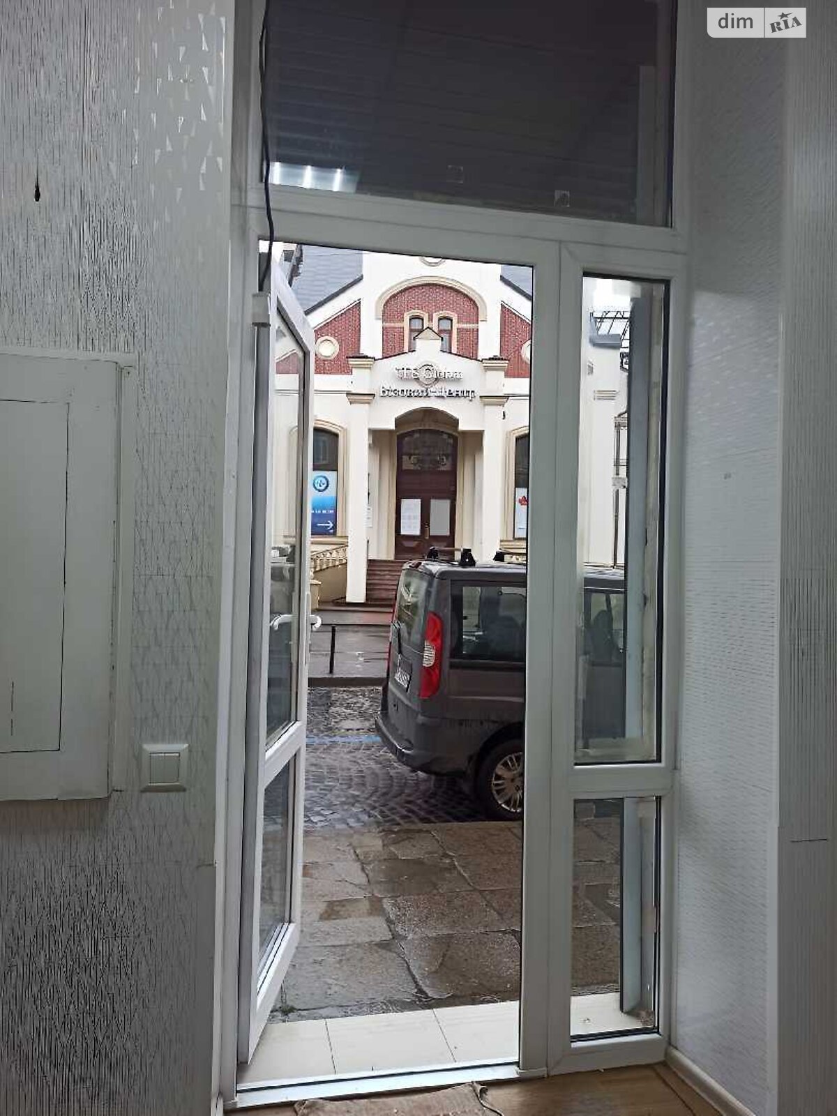 Коммерческое помещение в Львове, сдам в аренду по Родниковая улица, район Клепаров, цена: 10 000 грн за объект фото 1 Коммерческое помещение в Львове, сдам в аренду по Родниковая улица, район Клепаров, цена: 10 000 грн за объект фото 1
