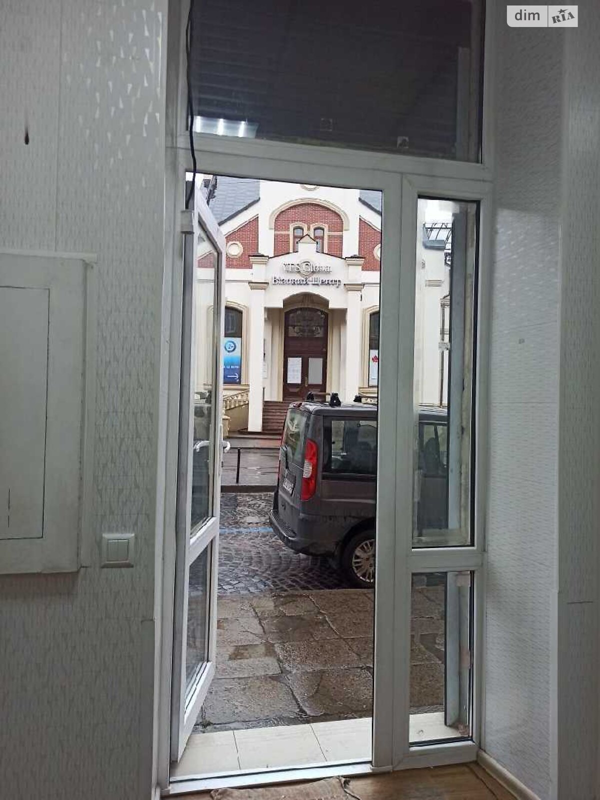 Коммерческое помещение в Львове, сдам в аренду по Родниковая улица, район Клепаров, цена: 10 000 грн за объект фото 1 Коммерческое помещение в Львове, сдам в аренду по Родниковая улица, район Клепаров, цена: 10 000 грн за объект фото 1