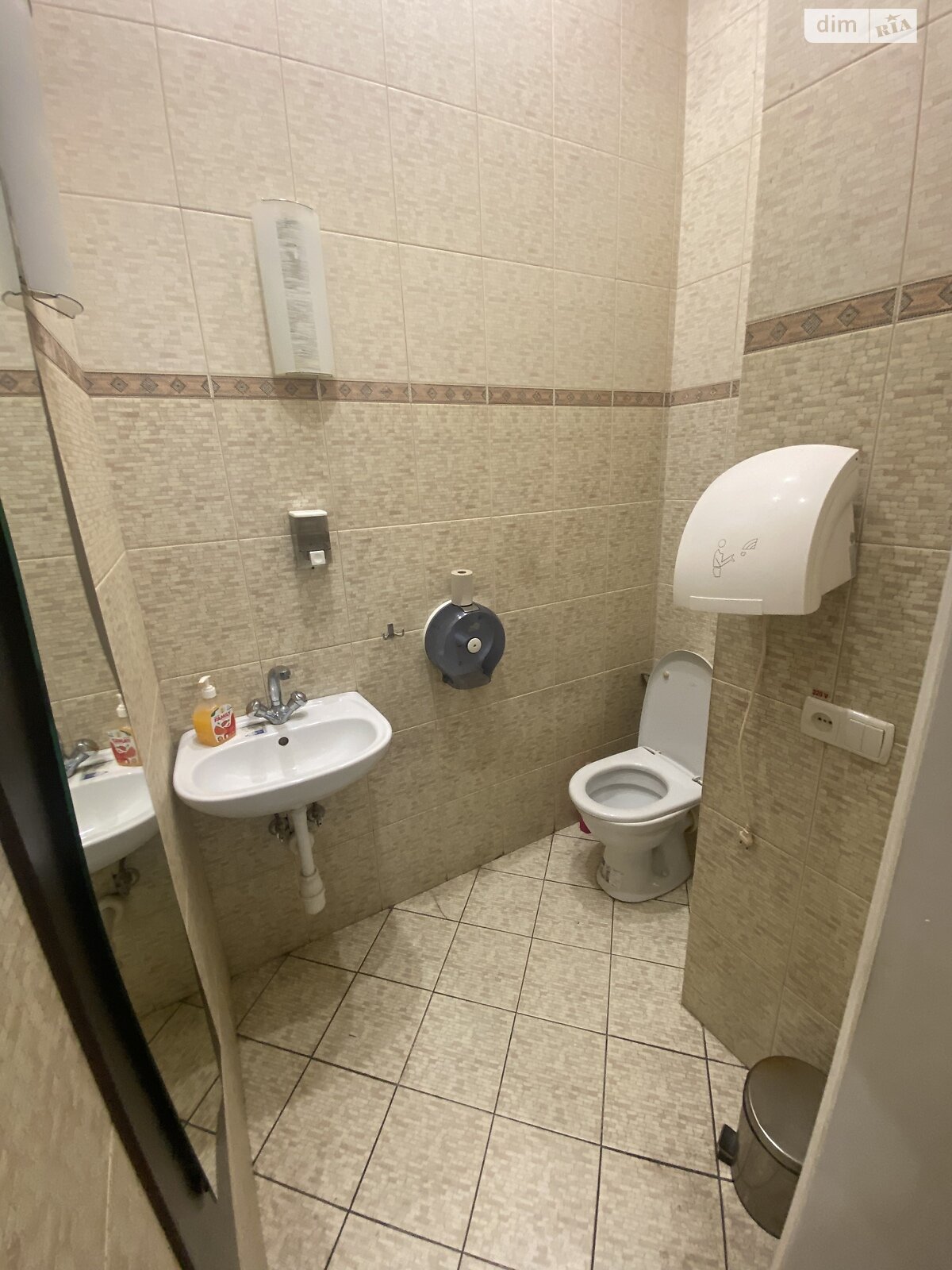 Комерційне приміщення в Львові, Князя Романа вулиця, ціна оренди: 41 649 грн за об’єкт фото 1 Комерційне приміщення в Львові, Князя Романа вулиця, ціна оренди: 41 649 грн за об’єкт фото 1