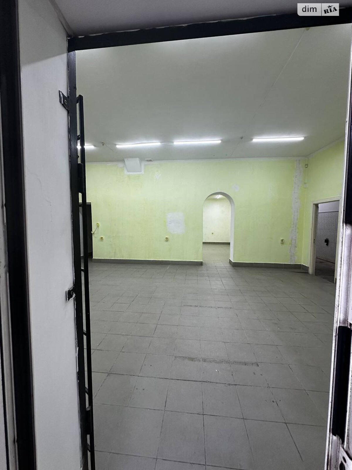 Комерційне приміщення в Львові, здам в оренду по Листопадна вулиця 16, район Новий Львів, ціна: 37 710 грн за об’єкт фото 1 Комерційне приміщення в Львові, здам в оренду по Листопадна вулиця 16, район Новий Львів, ціна: 37 710 грн за об’єкт фото 1