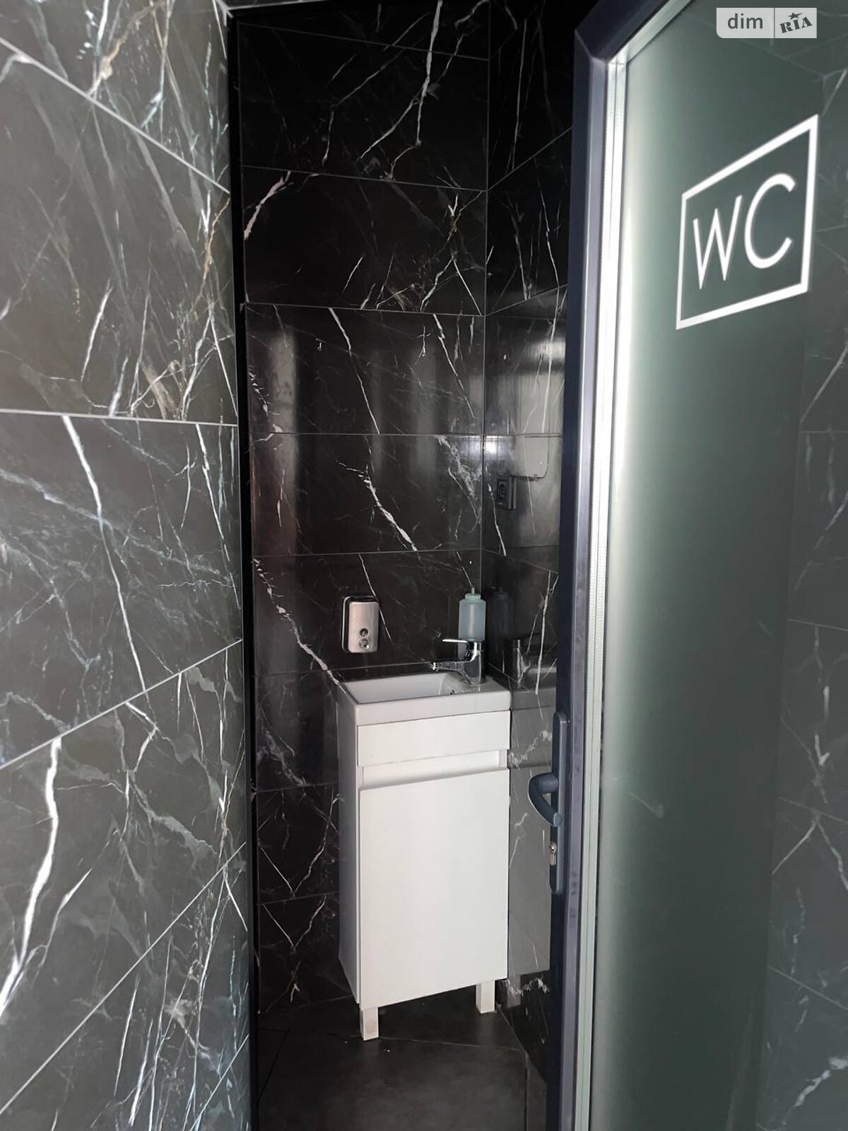 Комерційне приміщення в Львові, здам в оренду по Хмельницького Богдана вулиця 161, район Шевченківський, ціна: 50 000 грн за об’єкт фото 1