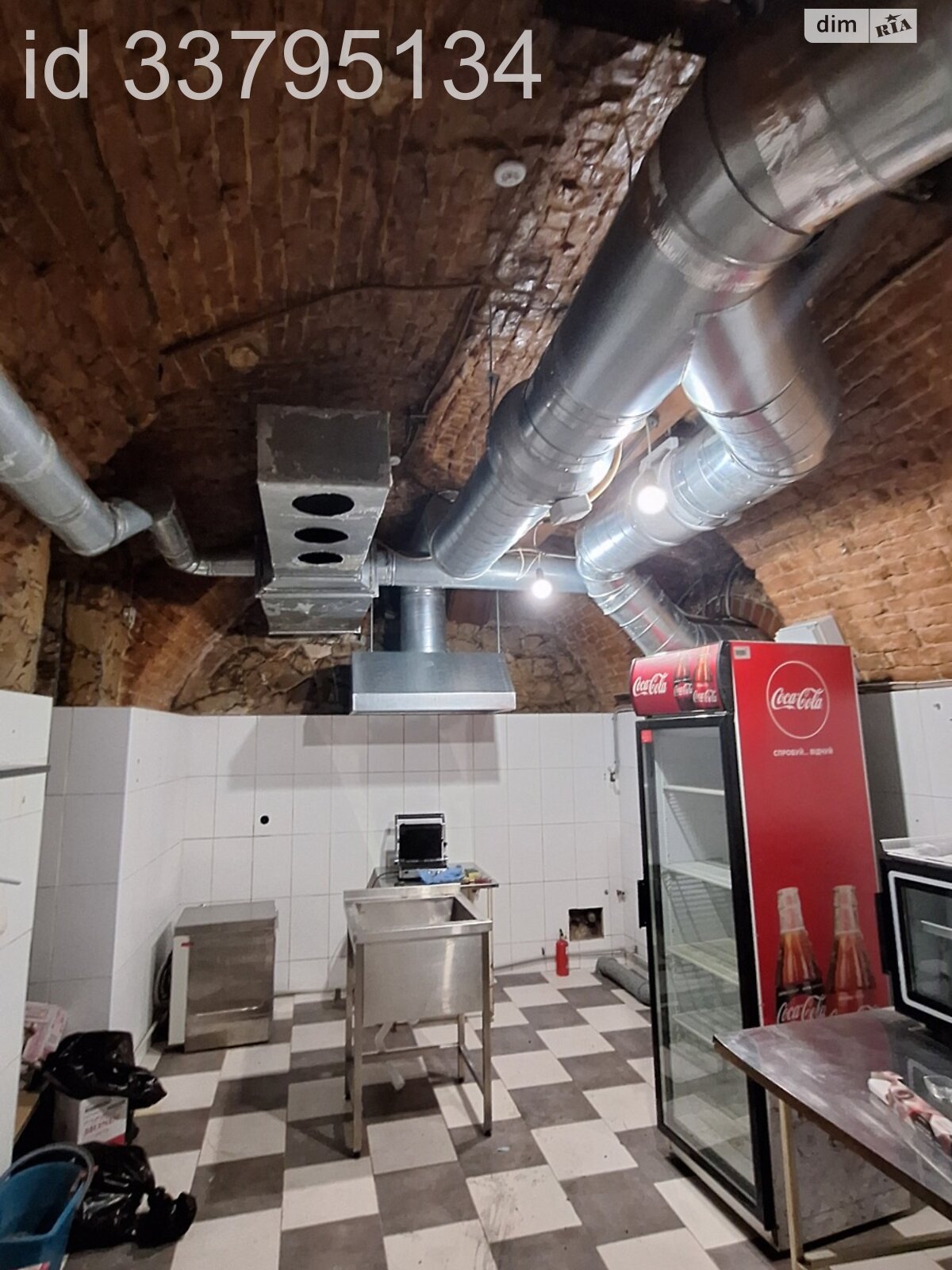 Коммерческое помещение в Львове, сдам в аренду по Лычаковская улица 3, район Центр, цена: 42 400 грн за объект фото 1 Коммерческое помещение в Львове, сдам в аренду по Лычаковская улица 3, район Центр, цена: 42 400 грн за объект фото 1