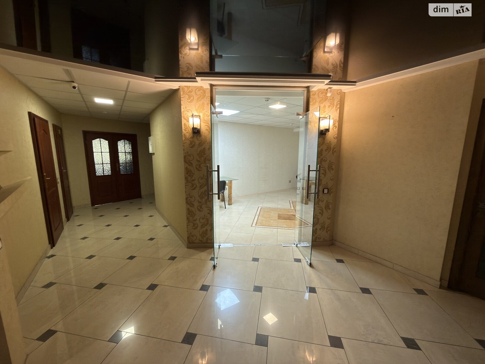 Коммерческое помещение в Львове, сдам в аренду по Садовая улица 2А, район Южный, цена: 5 000 грн за объект фото 1