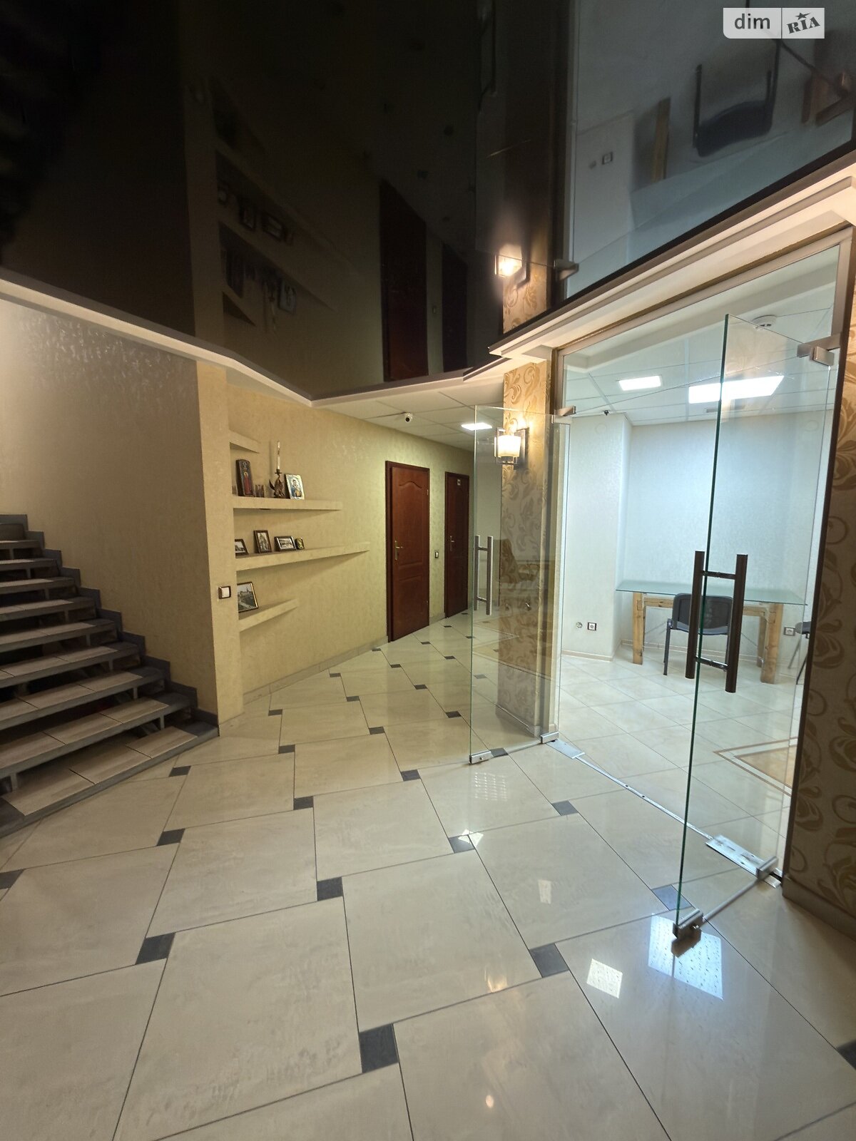 Коммерческое помещение в Львове, сдам в аренду по Садовая улица 2А, район Южный, цена: 5 000 грн за объект фото 1