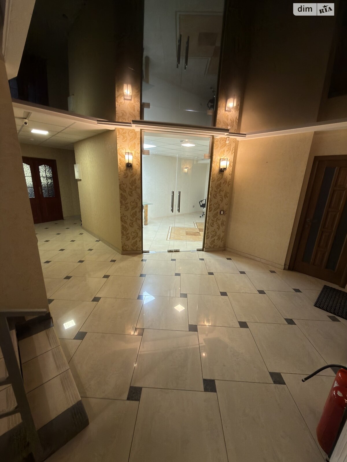 Коммерческое помещение в Львове, сдам в аренду по Садовая улица 2А, район Южный, цена: 5 000 грн за объект фото 1