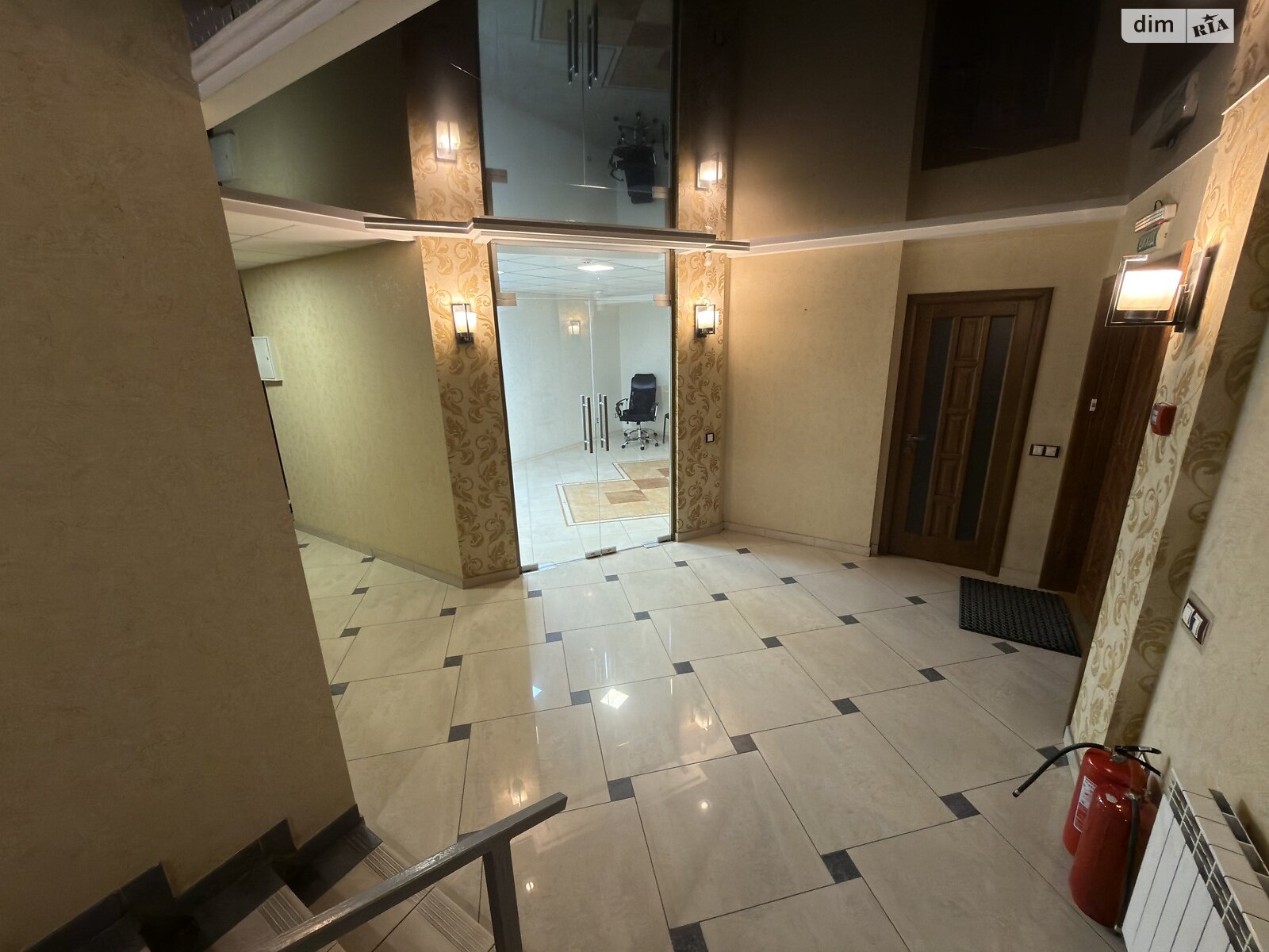 Коммерческое помещение в Львове, сдам в аренду по Садовая улица 2А, район Южный, цена: 5 000 грн за объект фото 1