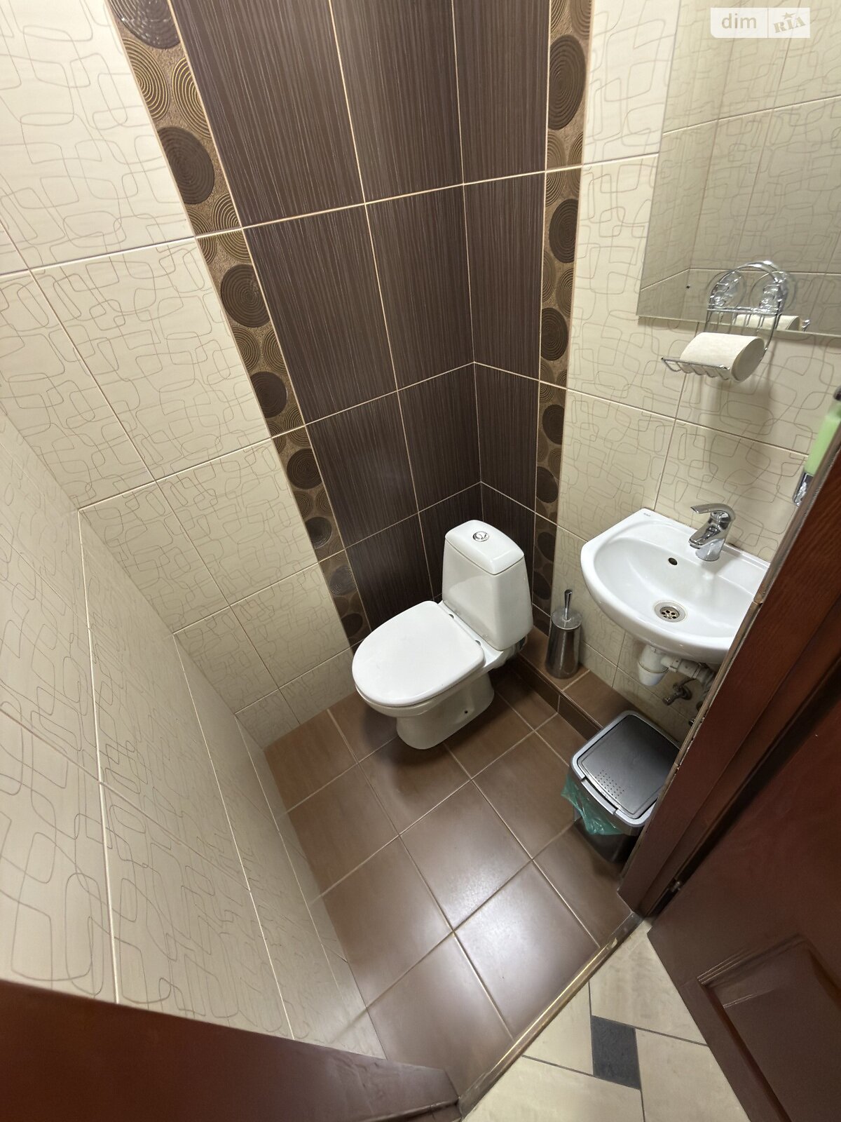 Коммерческое помещение в Львове, сдам в аренду по Садовая улица 2А, район Южный, цена: 5 000 грн за объект фото 1