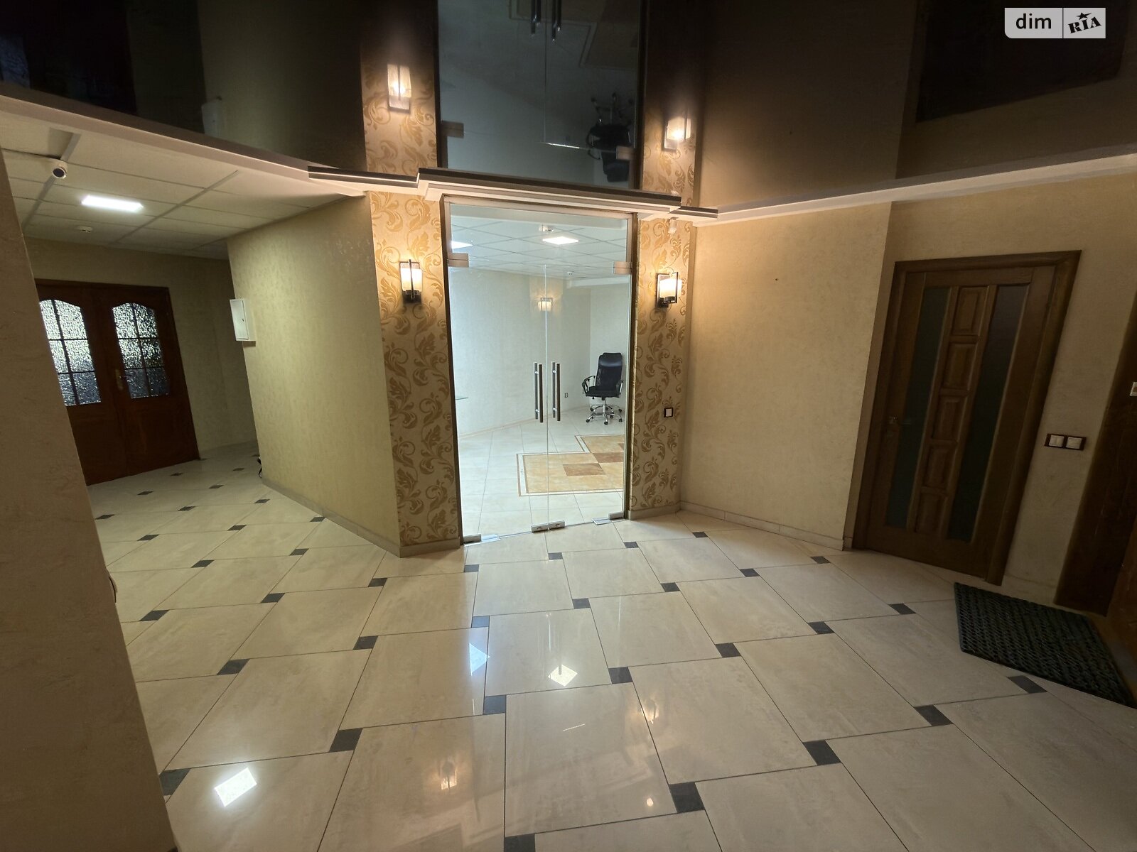 Коммерческое помещение в Львове, сдам в аренду по Садовая улица 2А, район Южный, цена: 5 000 грн за объект фото 1