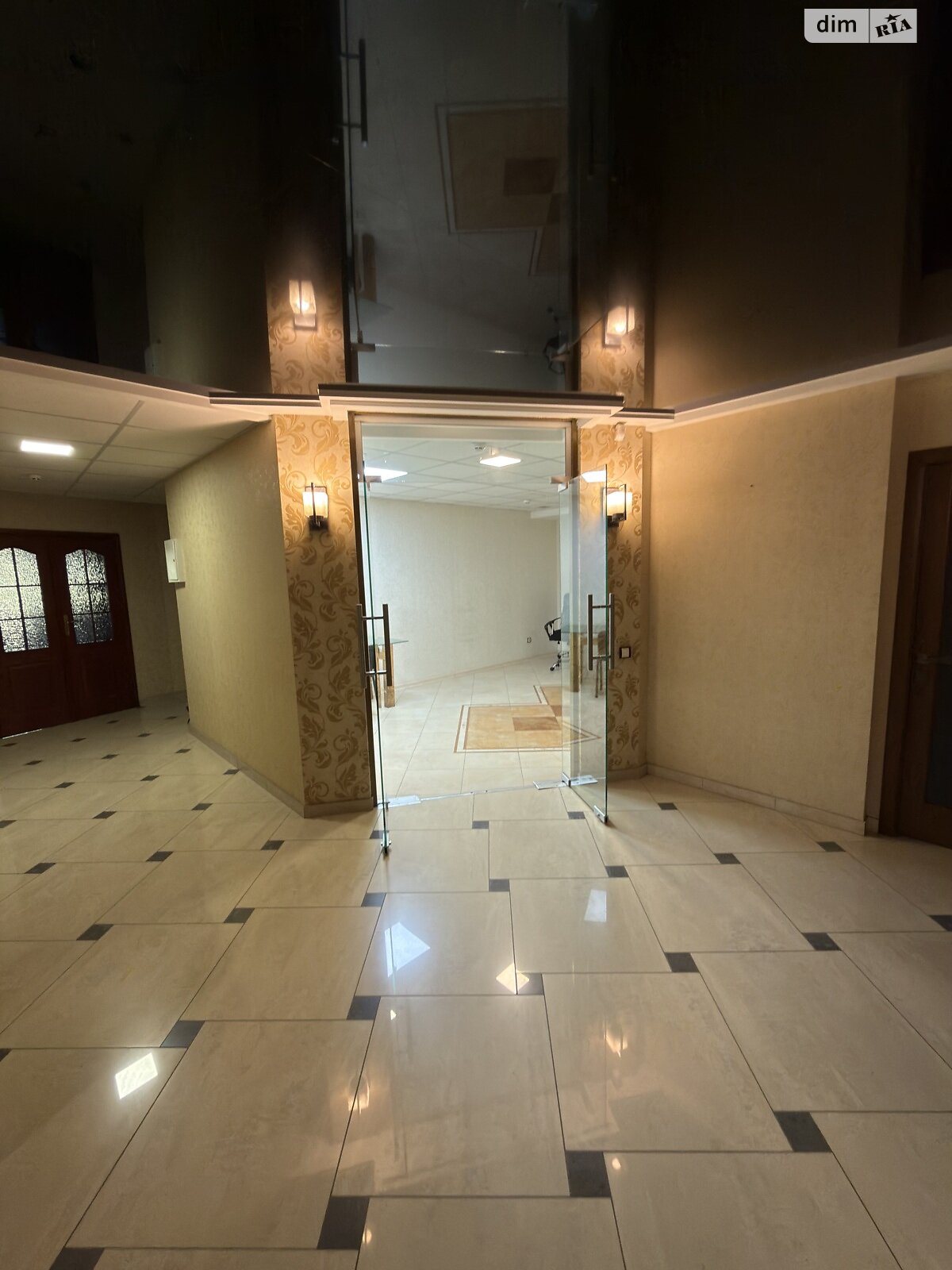 Коммерческое помещение в Львове, сдам в аренду по Садовая улица 2А, район Южный, цена: 5 000 грн за объект фото 1