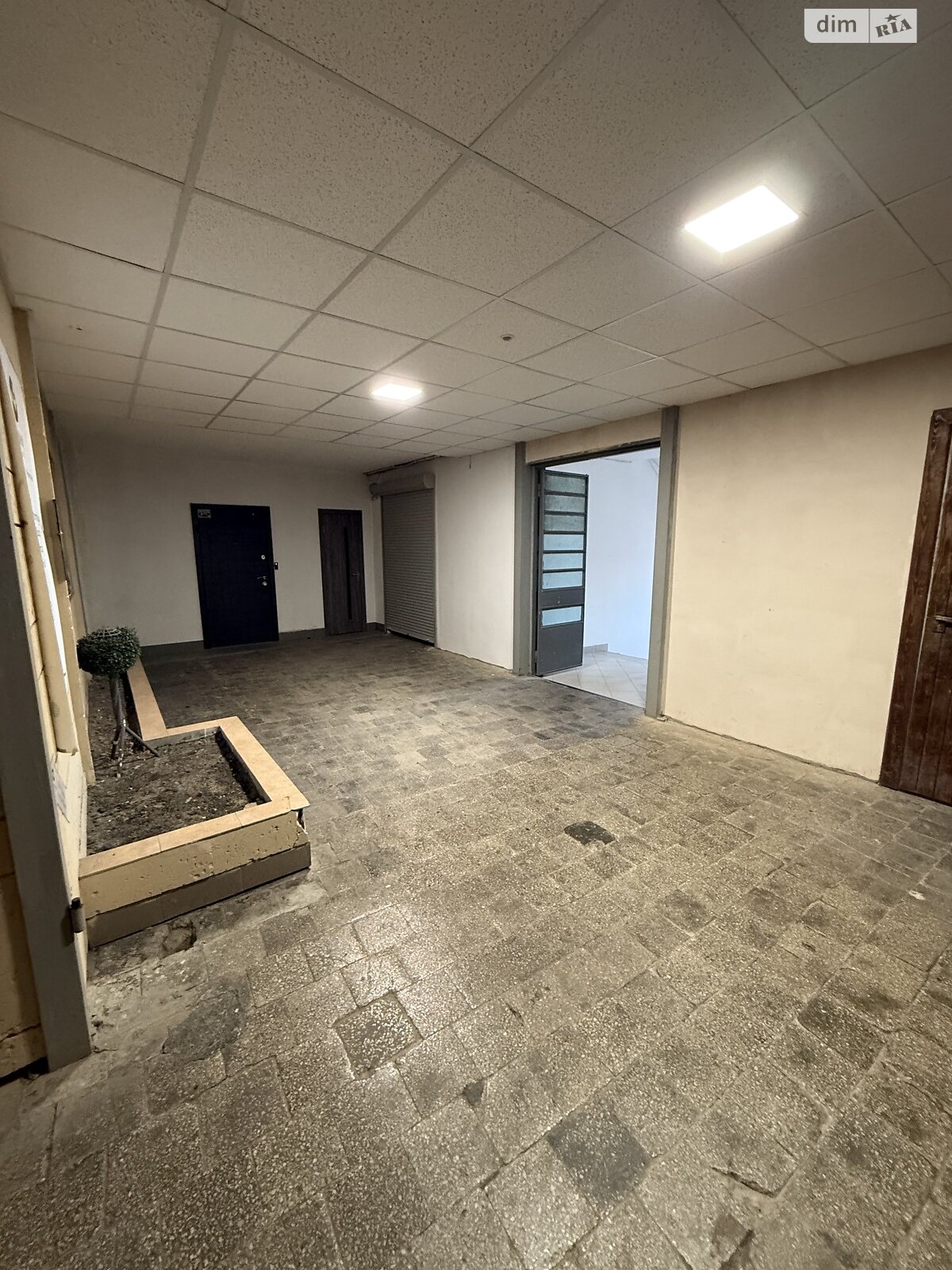 Коммерческое помещение в Львове, сдам в аренду по Садовая улица 2А, район Южный, цена: 5 000 грн за объект фото 1