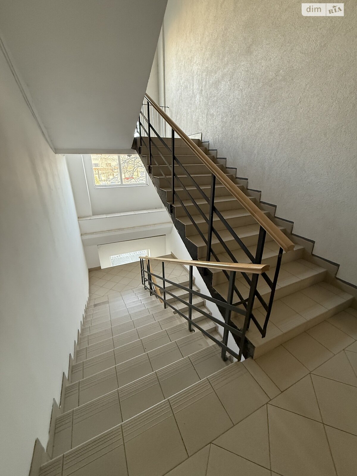 Коммерческое помещение в Львове, сдам в аренду по Садовая улица 2А, район Южный, цена: 5 000 грн за объект фото 1