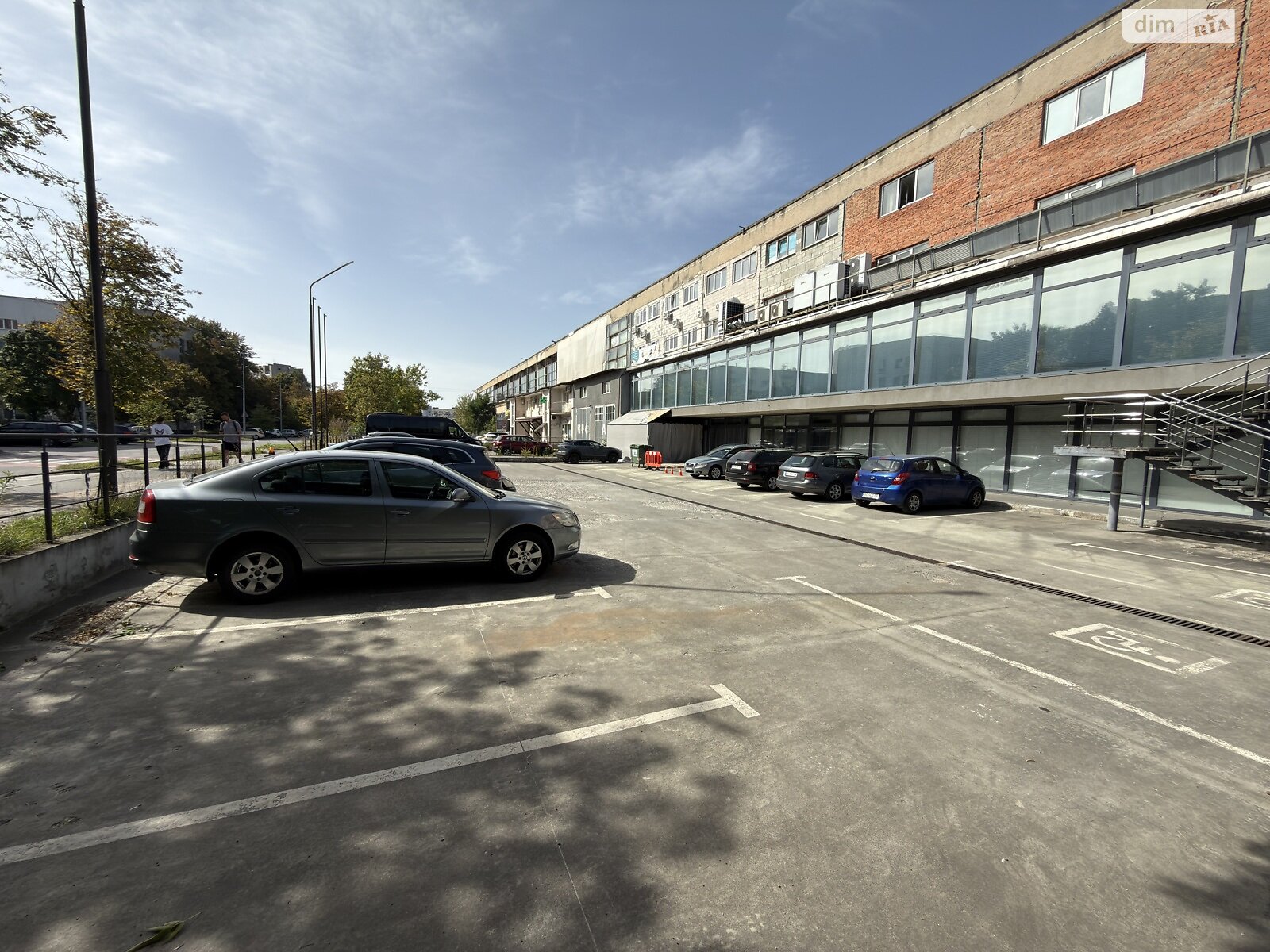 Коммерческое помещение в Львове, сдам в аренду по Садовая улица 2А, район Южный, цена: 5 000 грн за объект фото 1