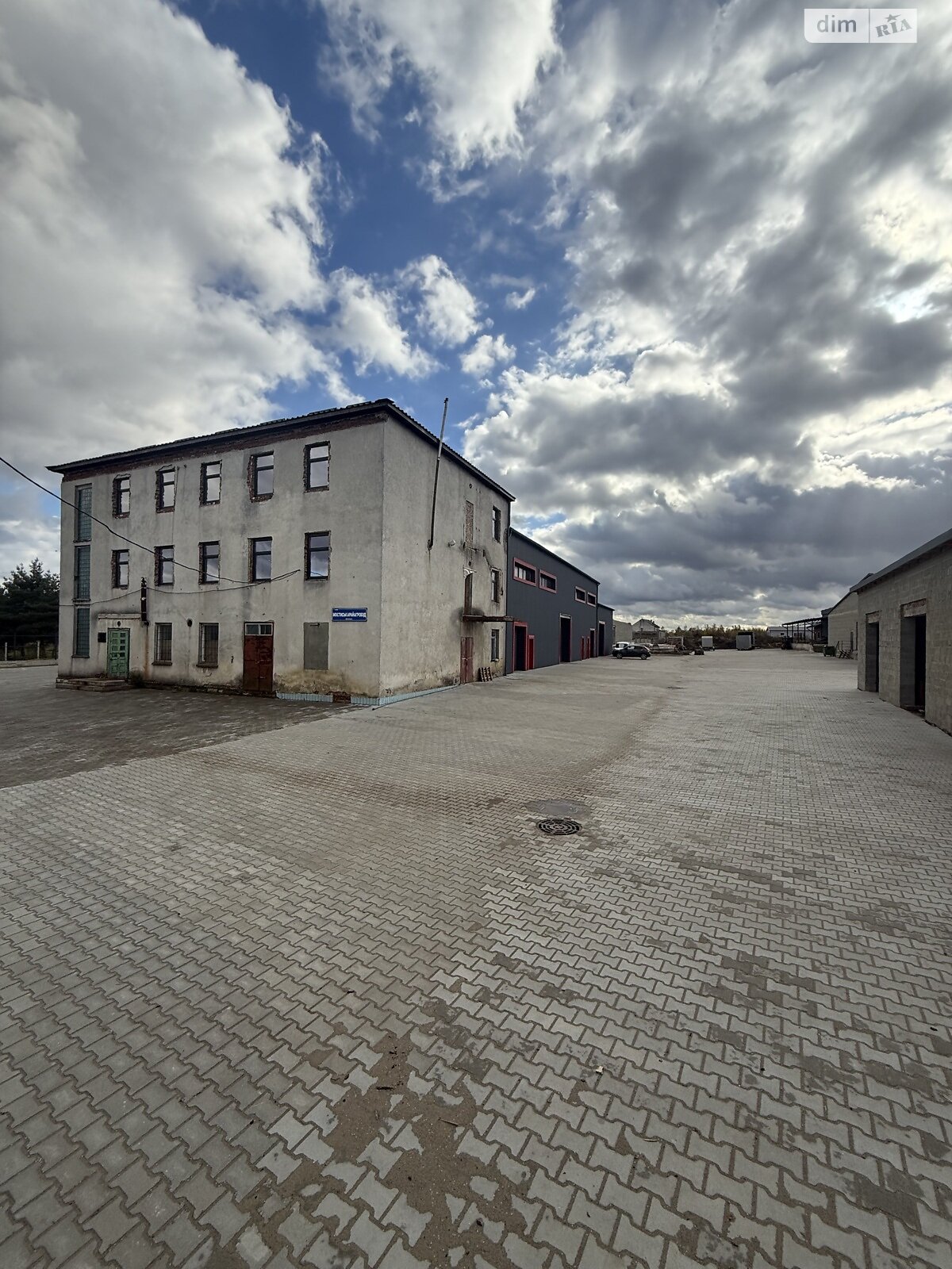 Коммерческое помещение в Мостиске, сдам в аренду по Ярослава Мудрого улица, район Мостиска, цена: 1 514 520 грн за объект фото 1 Коммерческое помещение в Мостиске, сдам в аренду по Ярослава Мудрого улица, район Мостиска, цена: 1 514 520 грн за объект фото 1