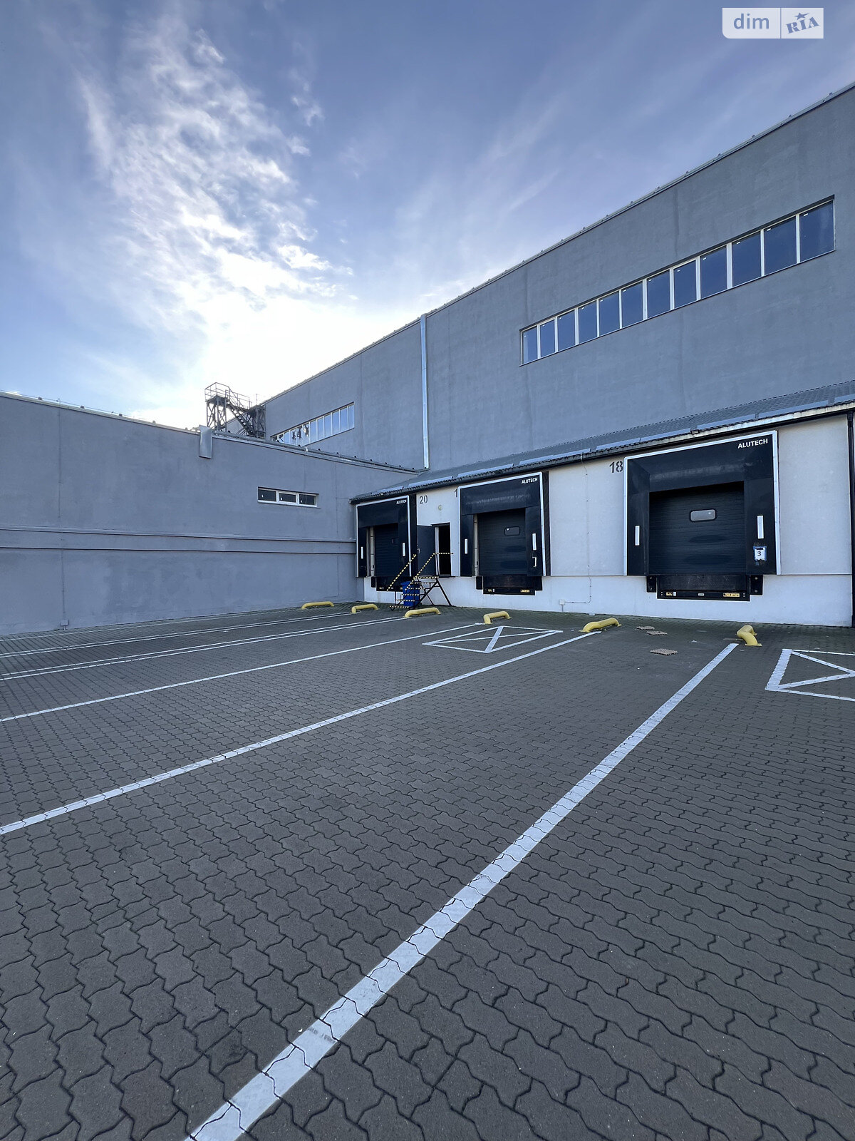 Комерційне приміщення в Мурованому, Будівельна вулиця, ціна оренди: 1 107 750 грн за об’єкт фото 1 Комерційне приміщення в Мурованому, Будівельна вулиця, ціна оренди: 1 107 750 грн за об’єкт фото 1