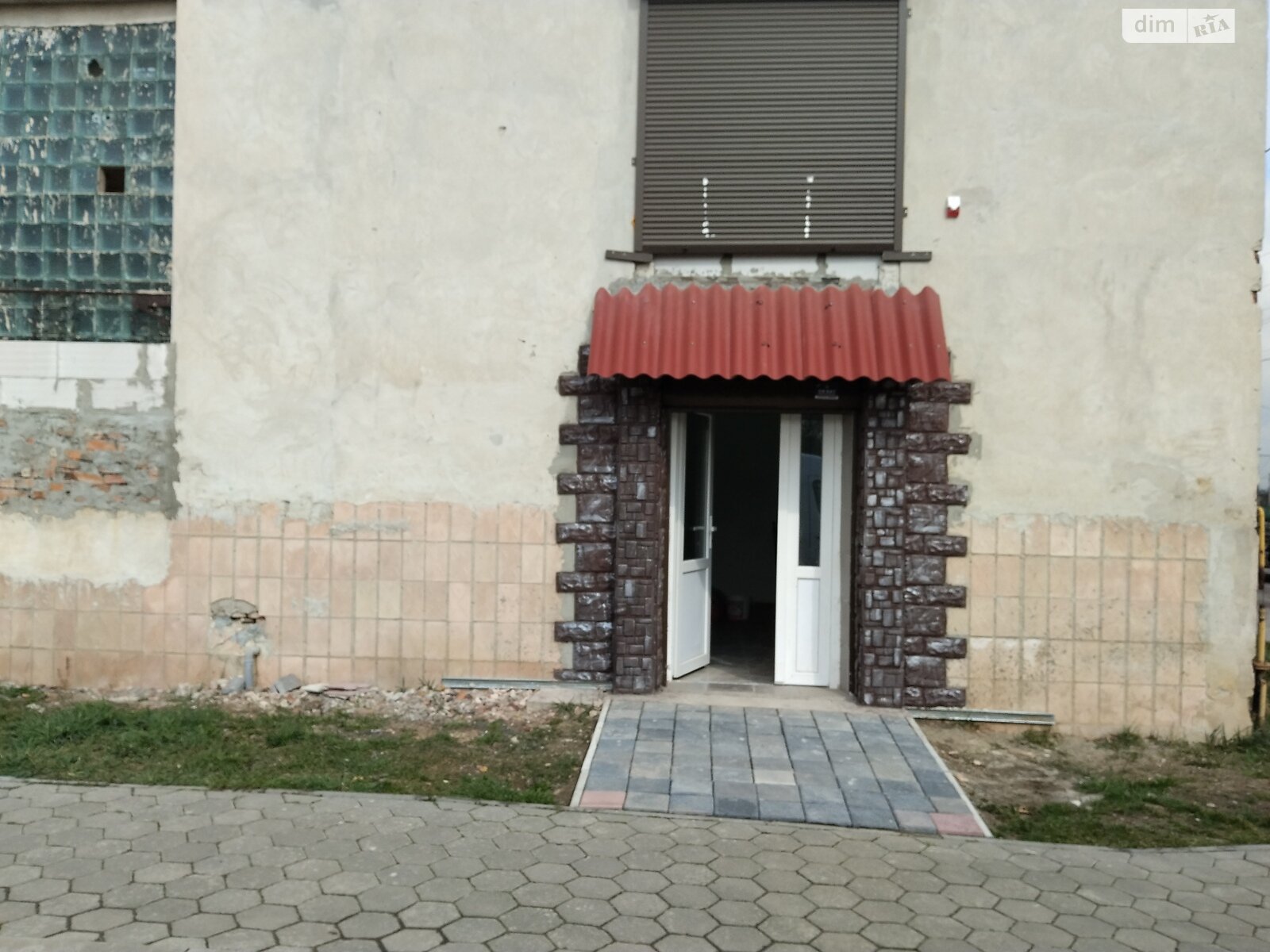 Комерційне приміщення в Микитинцях, Петра Маланюка (Декабристів) вулиця 45А, ціна оренди: 28 800 грн за об’єкт фото 1 Комерційне приміщення в Микитинцях, Петра Маланюка (Декабристів) вулиця 45А, ціна оренди: 28 800 грн за об’єкт фото 1