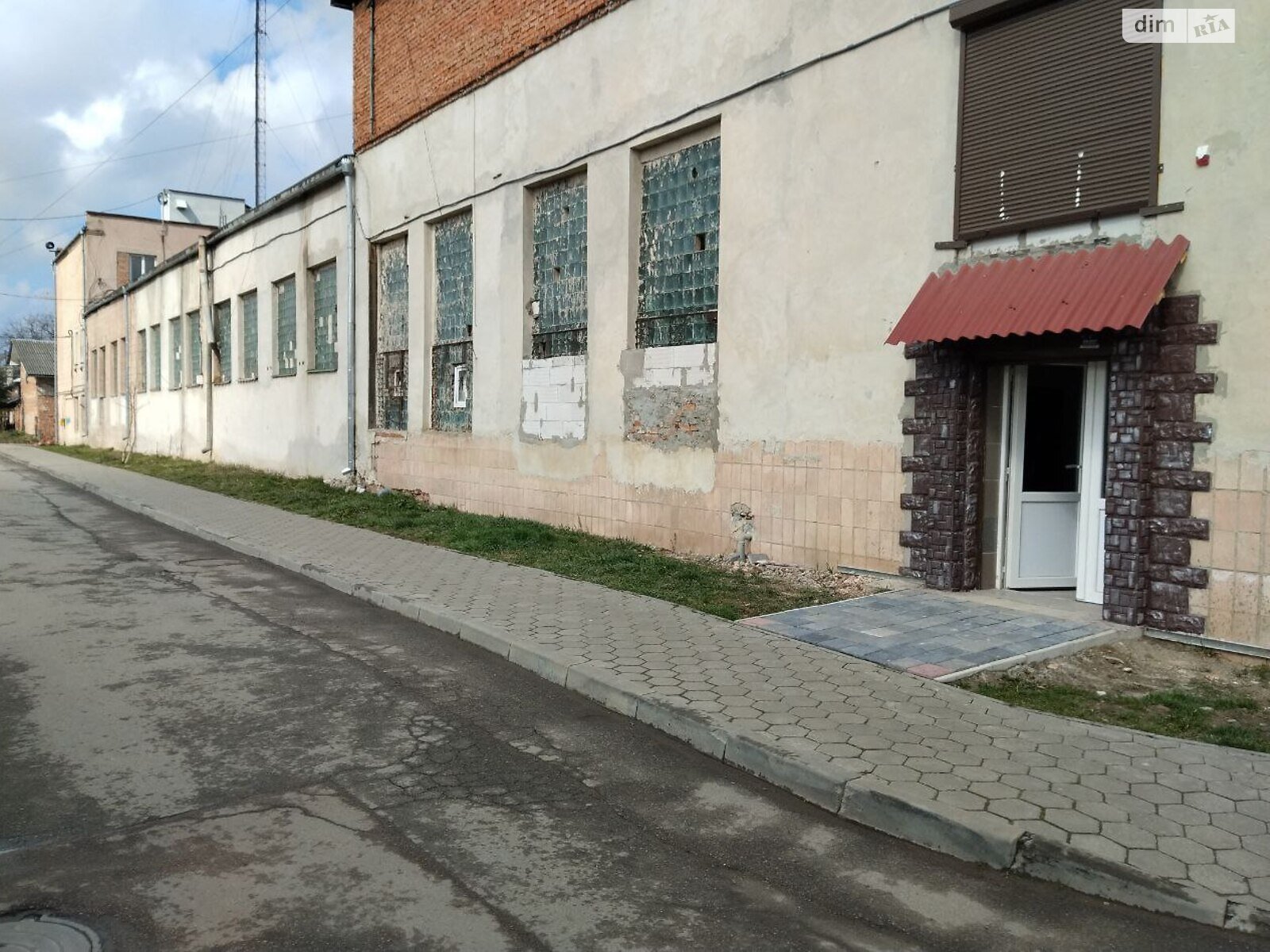Комерційне приміщення в Микитинцях, Петра Маланюка (Декабристів) вулиця 45А, ціна оренди: 28 800 грн за об’єкт фото 1 Комерційне приміщення в Микитинцях, Петра Маланюка (Декабристів) вулиця 45А, ціна оренди: 28 800 грн за об’єкт фото 1