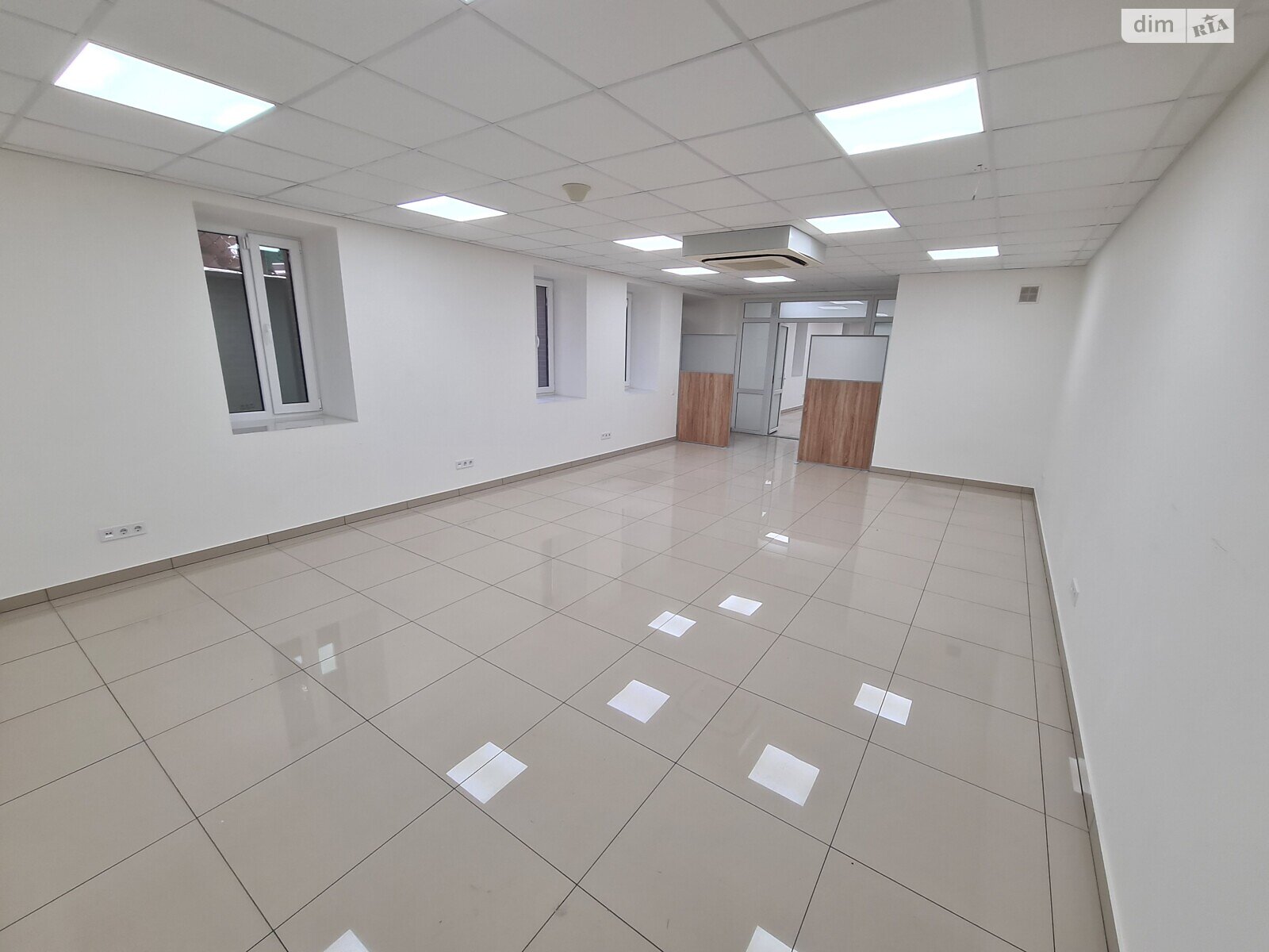 Комерційне приміщення в Миколаєві, здам в оренду по Велика Морська вулиця 111, район Центральний, ціна: 41 950 грн за об’єкт фото 1 Комерційне приміщення в Миколаєві, здам в оренду по Велика Морська вулиця 111, район Центральний, ціна: 41 950 грн за об’єкт фото 1