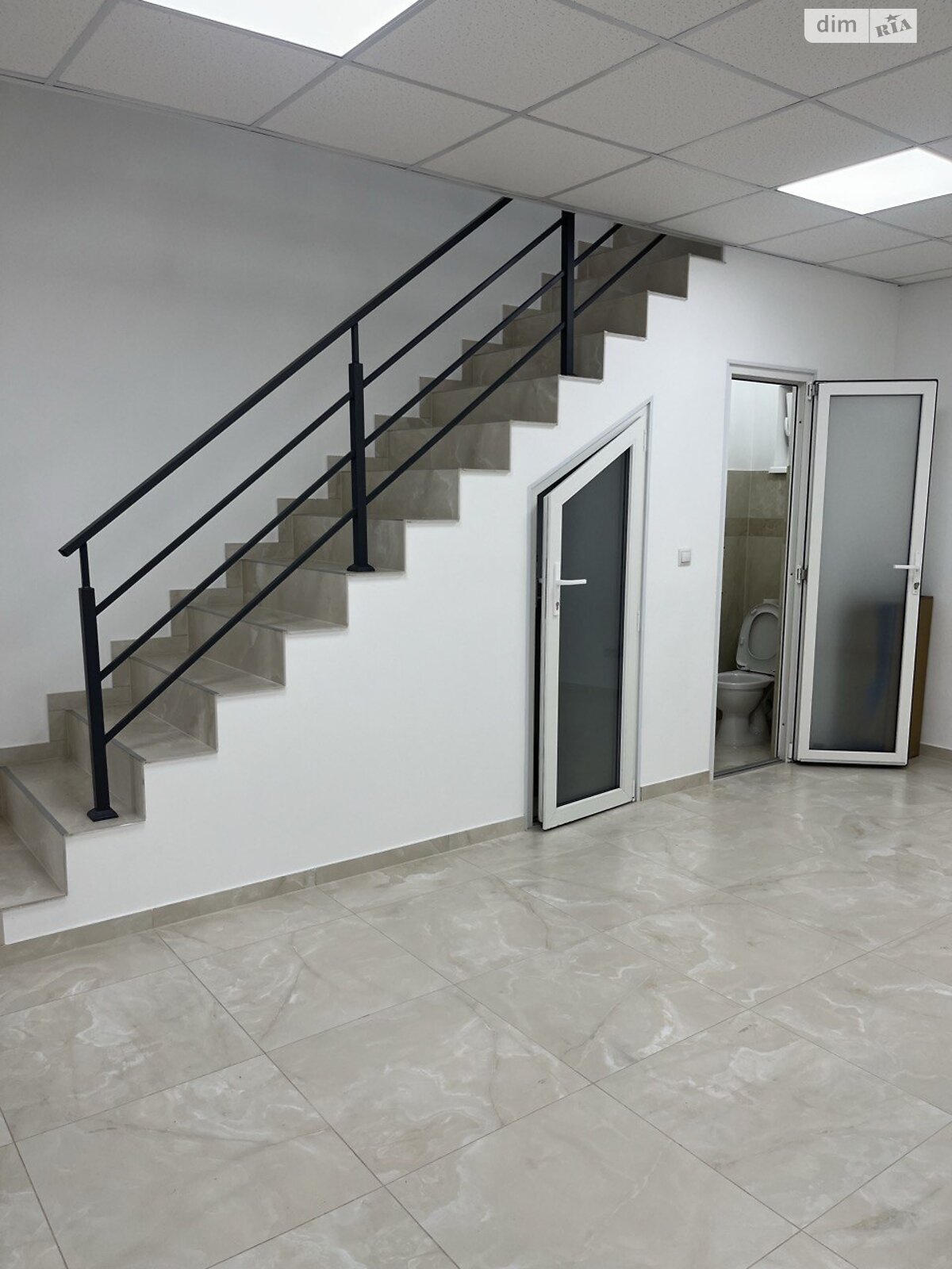 Комерційне приміщення в Рахові, здам в оренду по Привокзальна вулиця, район Рахів, ціна: 25 000 грн за об’єкт фото 1