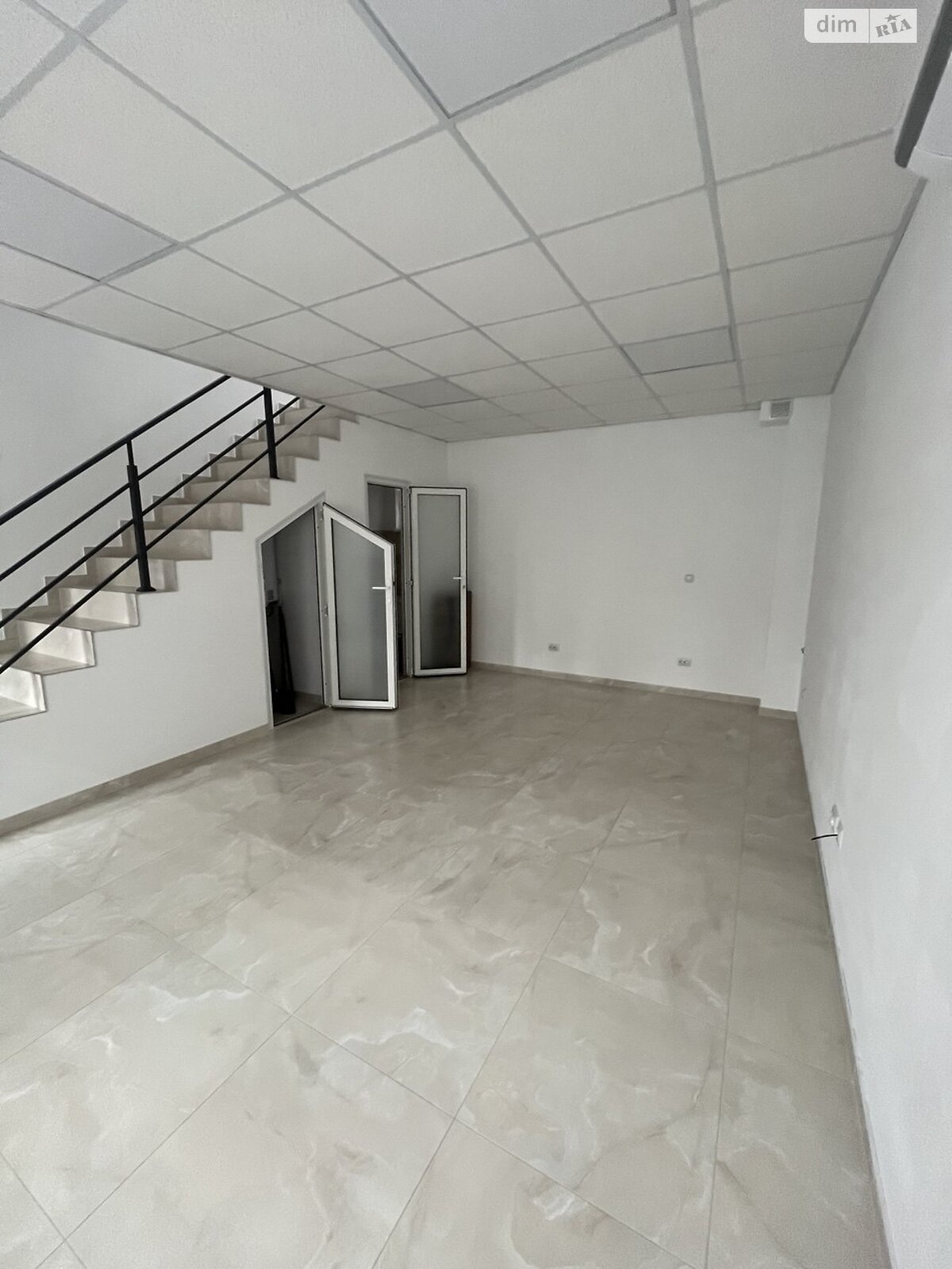 Комерційне приміщення в Рахові, здам в оренду по Привокзальна вулиця, район Рахів, ціна: 25 000 грн за об’єкт фото 1