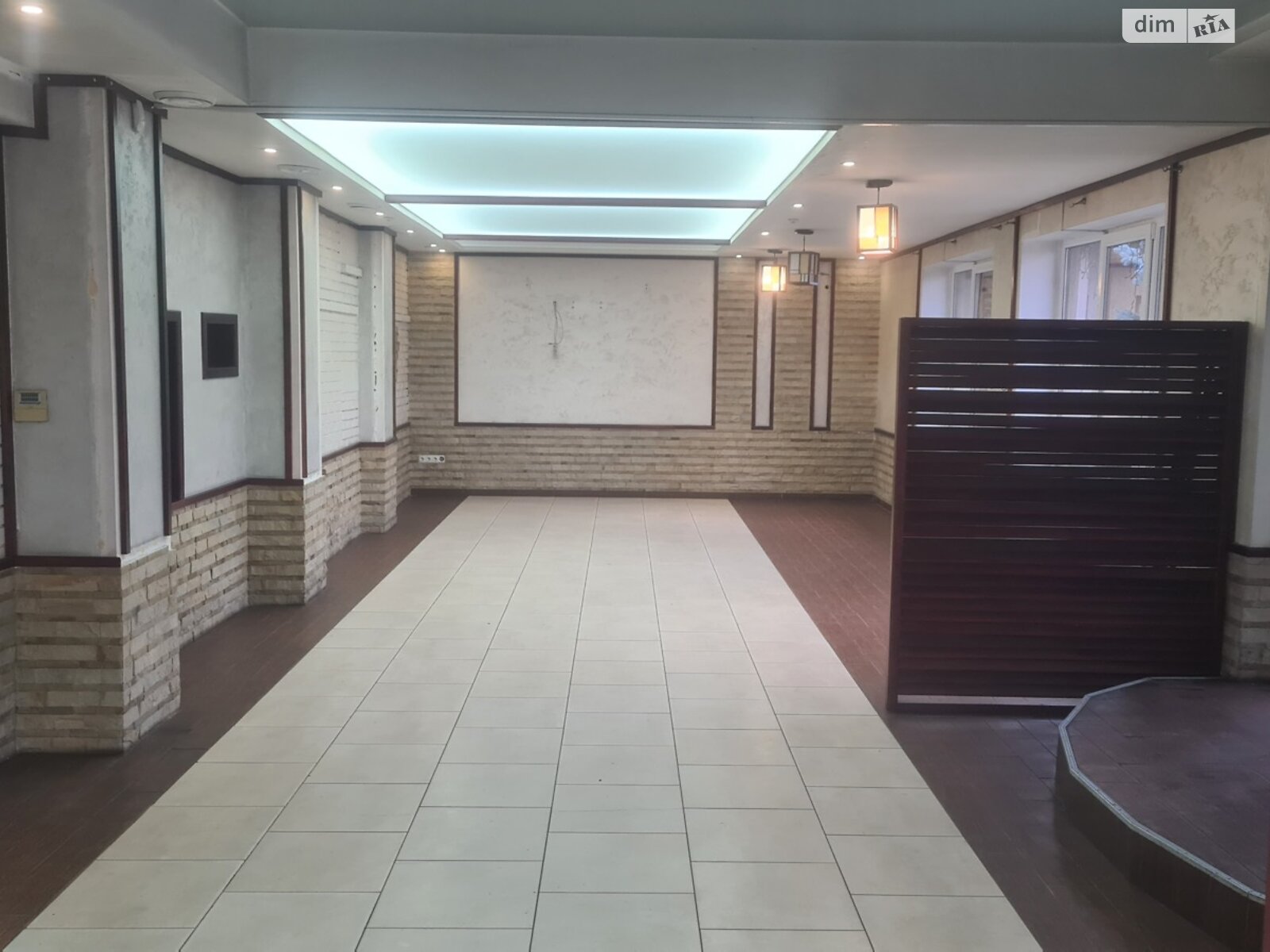 Комерційне приміщення в Рованцях, Тополева 40, ціна оренди: 150 000 грн за об’єкт фото 1 Комерційне приміщення в Рованцях, Тополева 40, ціна оренди: 150 000 грн за об’єкт фото 1