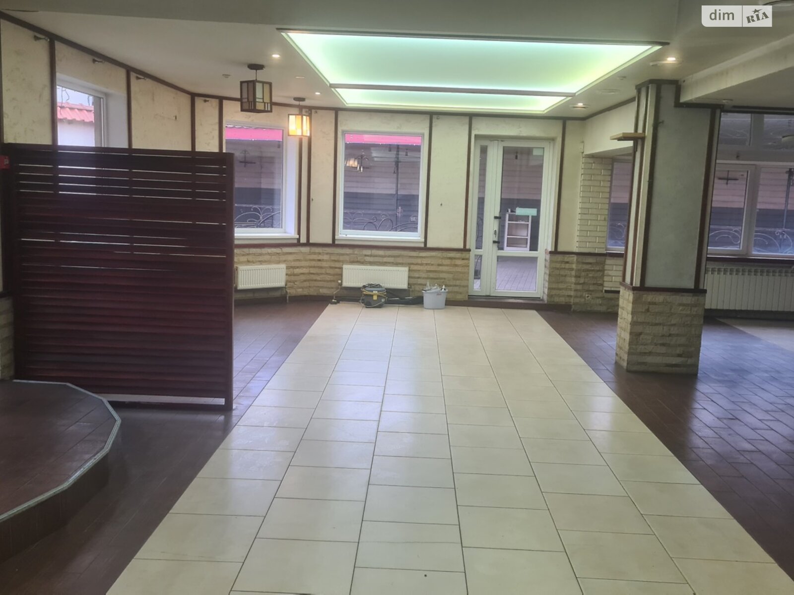 Комерційне приміщення в Рованцях, Тополева 40, ціна оренди: 150 000 грн за об’єкт фото 1 Комерційне приміщення в Рованцях, Тополева 40, ціна оренди: 150 000 грн за об’єкт фото 1