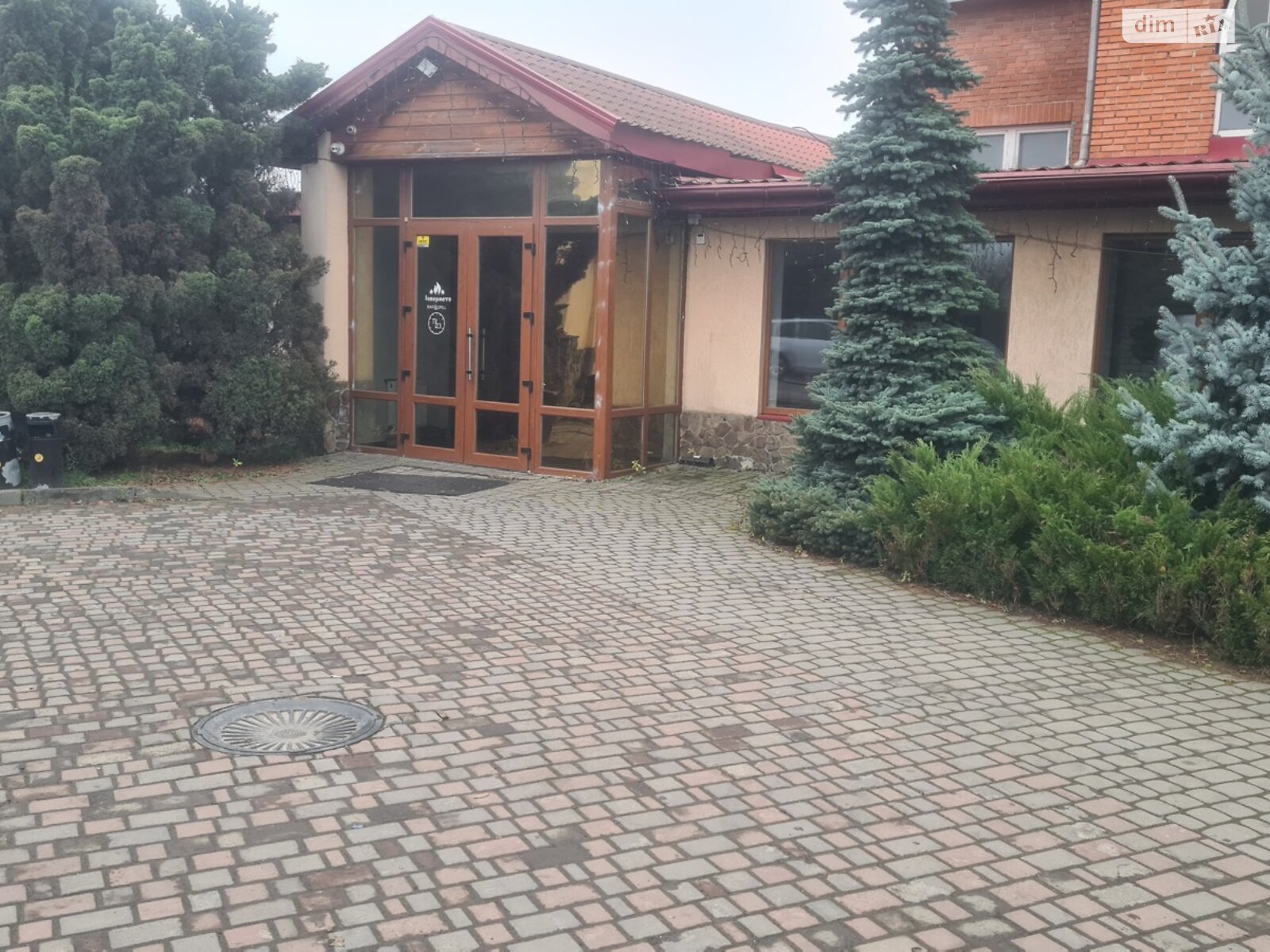 Комерційне приміщення в Рованцях, Тополева 40, ціна оренди: 150 000 грн за об’єкт фото 1 Комерційне приміщення в Рованцях, Тополева 40, ціна оренди: 150 000 грн за об’єкт фото 1