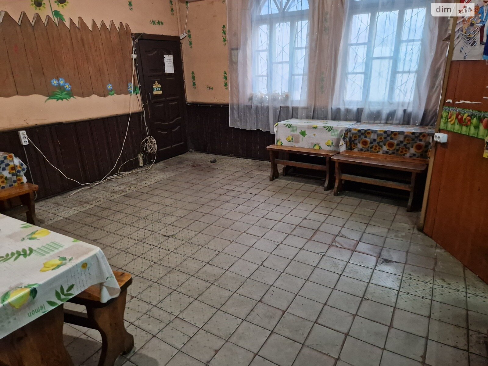 Комерційне приміщення в Рівному, здам в оренду по Біла вулиця, ціна: 6 000 грн за об’єкт фото 1 Комерційне приміщення в Рівному, здам в оренду по Біла вулиця, ціна: 6 000 грн за об’єкт фото 1