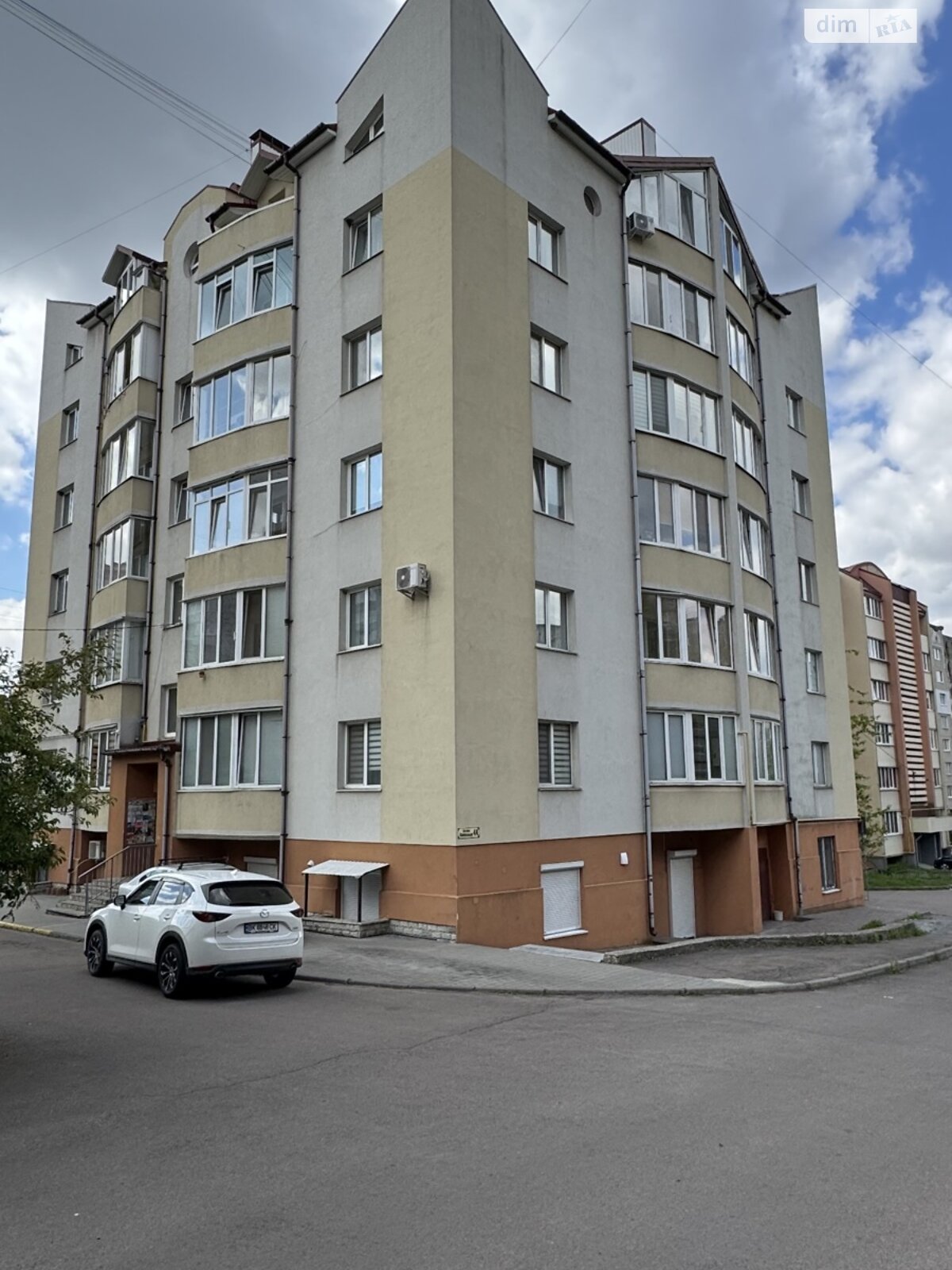 Комерційне приміщення в Рівному, здам в оренду по Коновальця Євгена вулиця 44, район Північний, ціна: 15 000 грн за об’єкт фото 1 Комерційне приміщення в Рівному, здам в оренду по Коновальця Євгена вулиця 44, район Північний, ціна: 15 000 грн за об’єкт фото 1