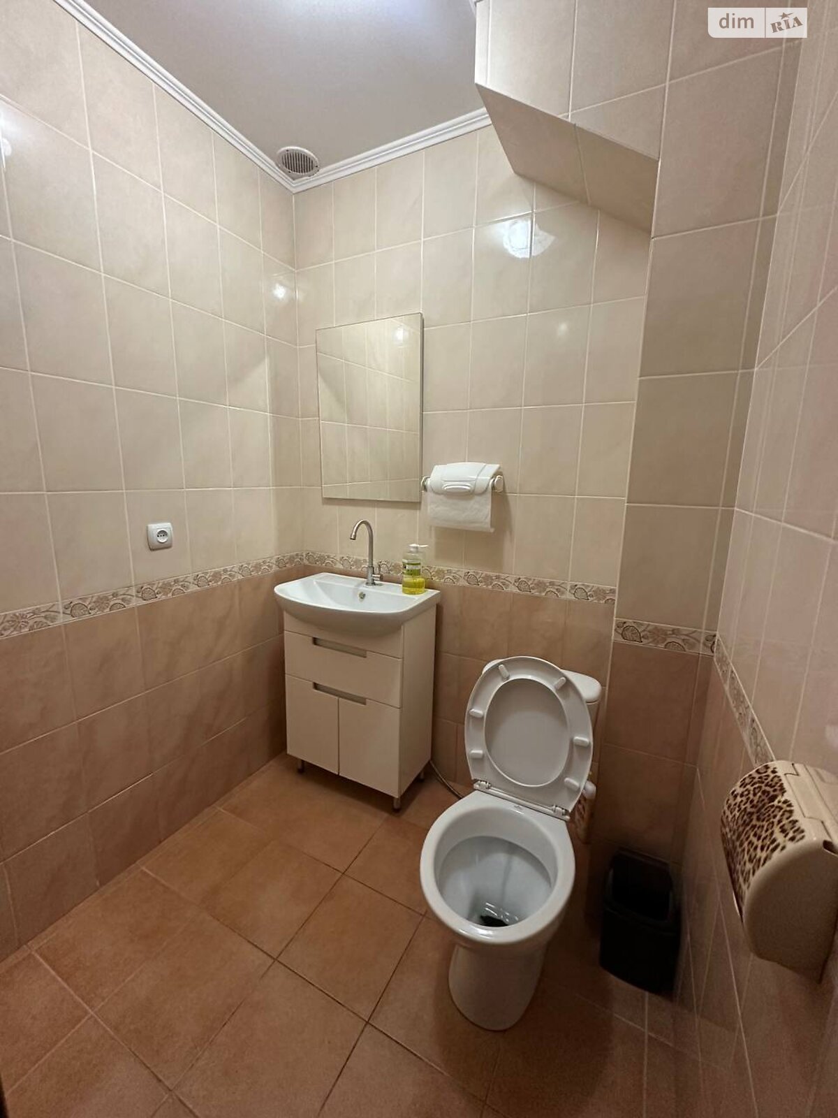 Комерційне приміщення в Рівному, здам в оренду по Чорновола В’ячеслава вулиця 35, район Центр, ціна: 16 000 грн за об’єкт фото 1 Комерційне приміщення в Рівному, здам в оренду по Чорновола В’ячеслава вулиця 35, район Центр, ціна: 16 000 грн за об’єкт фото 1