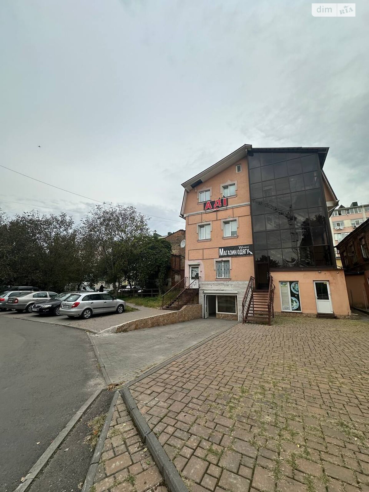 Комерційне приміщення в Рівному, здам в оренду по Шкільна вулиця 45, район Центр, ціна: 20 000 грн за об’єкт фото 1 Комерційне приміщення в Рівному, здам в оренду по Шкільна вулиця 45, район Центр, ціна: 20 000 грн за об’єкт фото 1