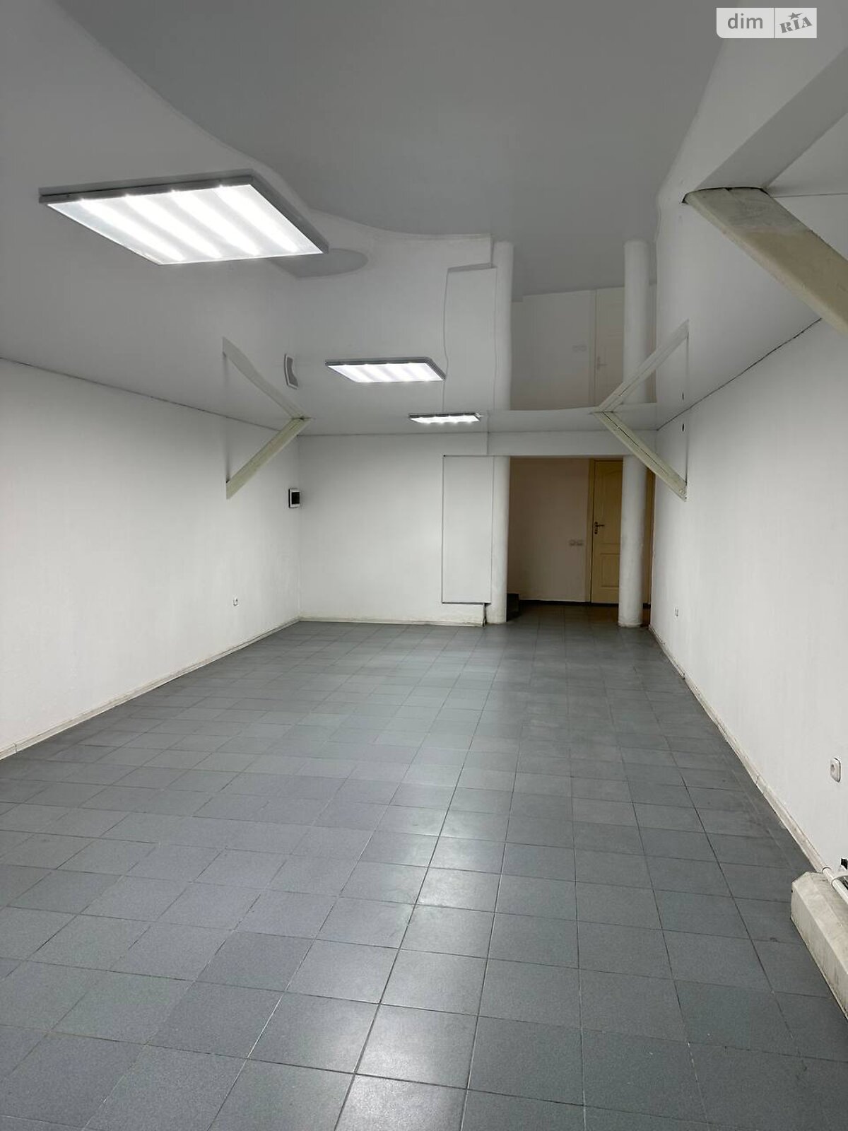 Комерційне приміщення в Рівному, здам в оренду по Шкільна вулиця 45, район Центр, ціна: 20 000 грн за об’єкт фото 1 Комерційне приміщення в Рівному, здам в оренду по Шкільна вулиця 45, район Центр, ціна: 20 000 грн за об’єкт фото 1