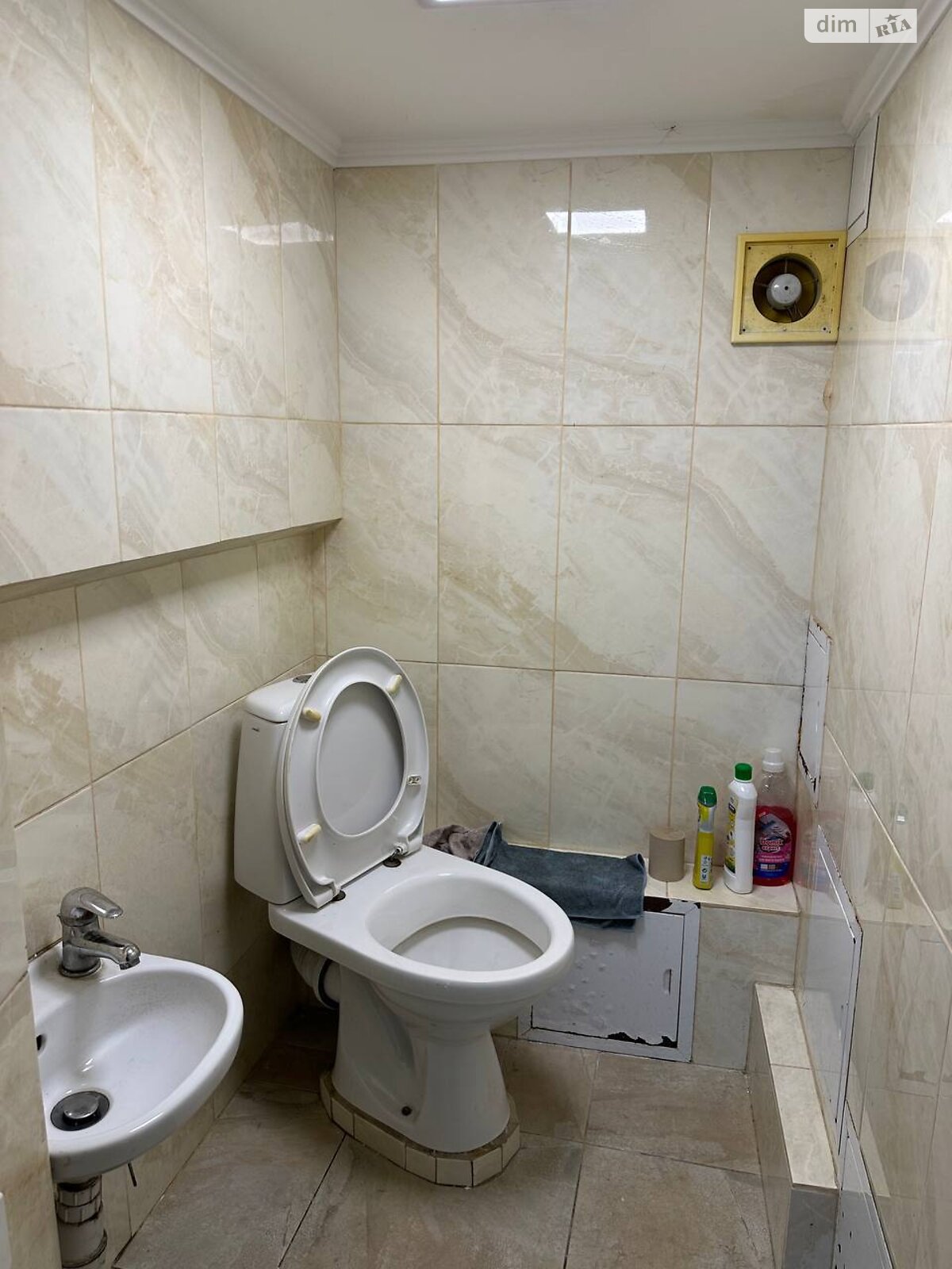 Комерційне приміщення в Рівному, здам в оренду по Шкільна вулиця 45, район Центр, ціна: 20 000 грн за об’єкт фото 1 Комерційне приміщення в Рівному, здам в оренду по Шкільна вулиця 45, район Центр, ціна: 20 000 грн за об’єкт фото 1