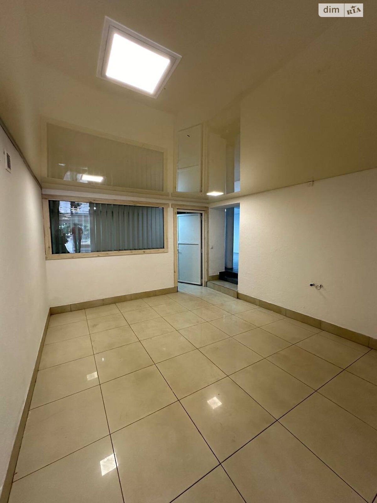 Комерційне приміщення в Рівному, здам в оренду по Шкільна вулиця 45, район Центр, ціна: 20 000 грн за об’єкт фото 1 Комерційне приміщення в Рівному, здам в оренду по Шкільна вулиця 45, район Центр, ціна: 20 000 грн за об’єкт фото 1