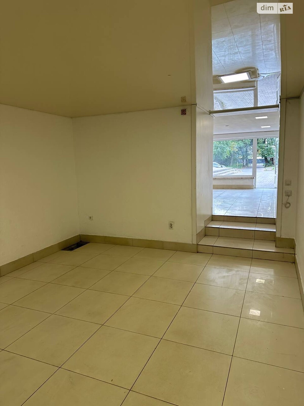 Комерційне приміщення в Рівному, здам в оренду по Шкільна вулиця 45, район Центр, ціна: 20 000 грн за об’єкт фото 1 Комерційне приміщення в Рівному, здам в оренду по Шкільна вулиця 45, район Центр, ціна: 20 000 грн за об’єкт фото 1